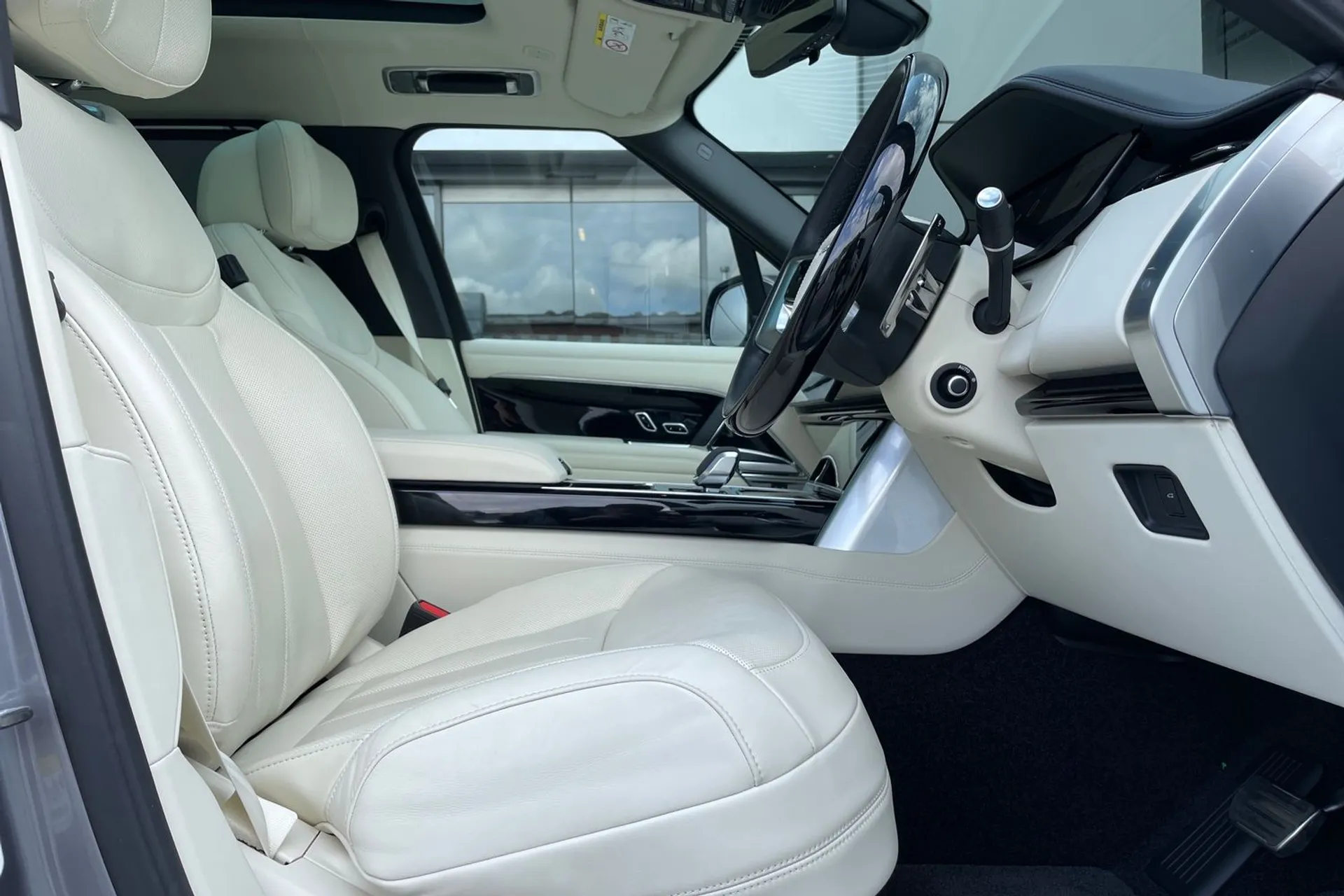 LAND ROVER RANGE ROVER thumbnail image number 23