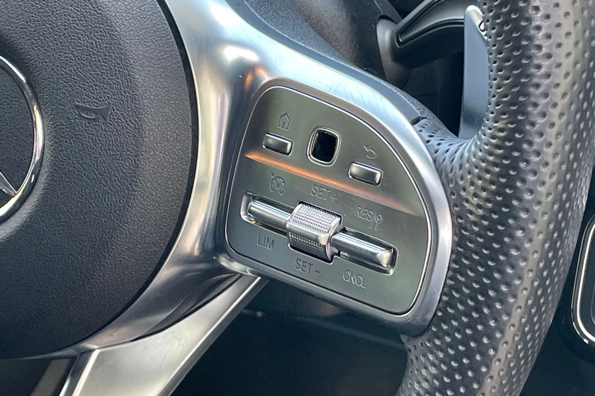 MERCEDES-BENZ CLA thumbnail image number 49
