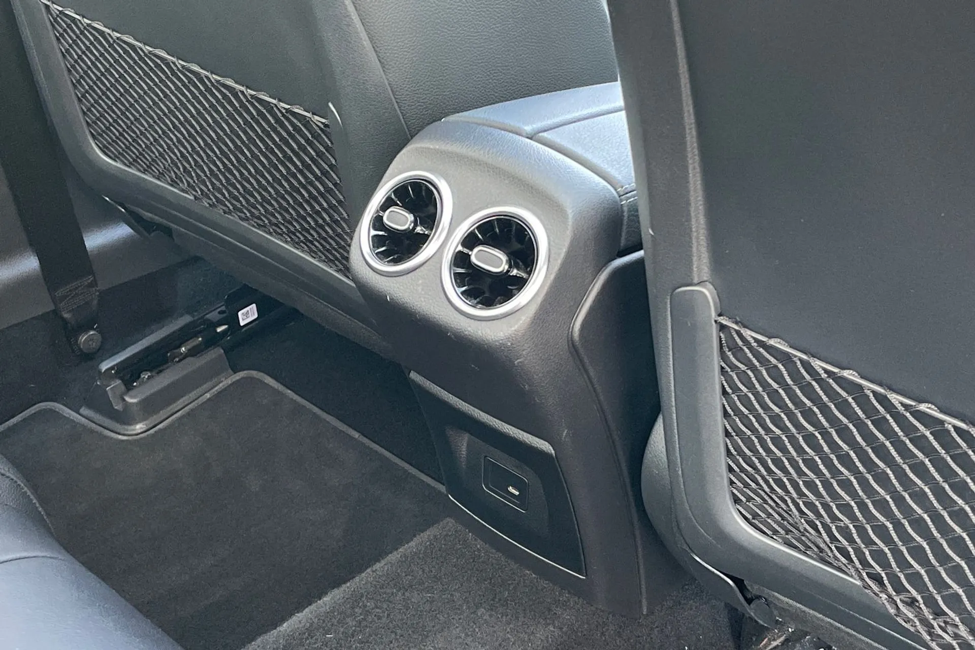 MERCEDES-BENZ CLA thumbnail image number 37