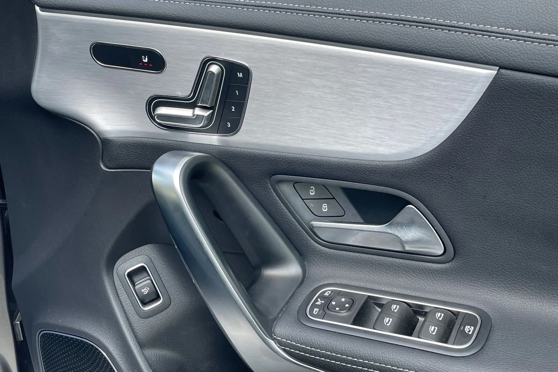 MERCEDES-BENZ CLA thumbnail image number 24