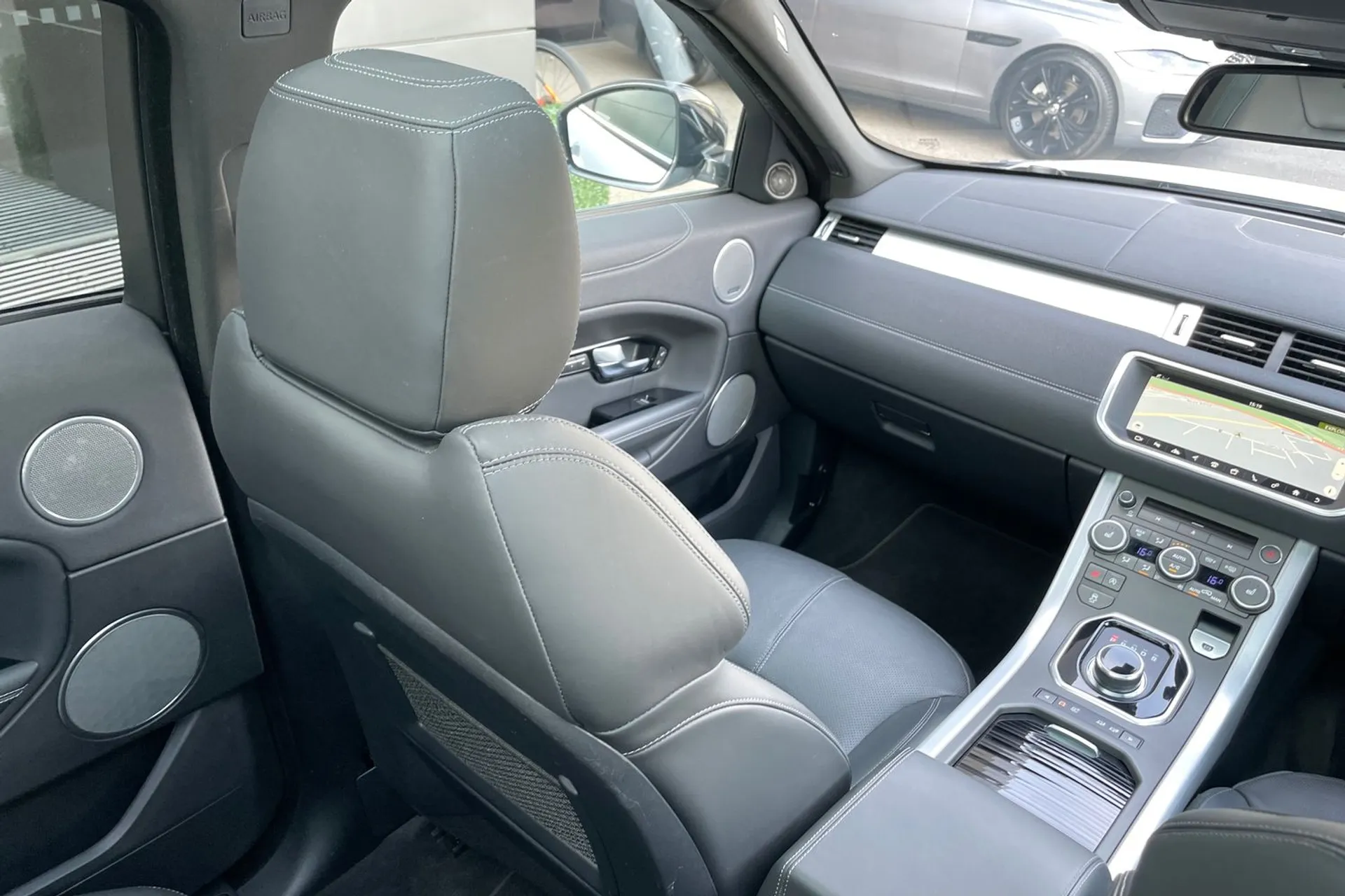 LAND ROVER RANGE ROVER EVOQUE thumbnail image number 39