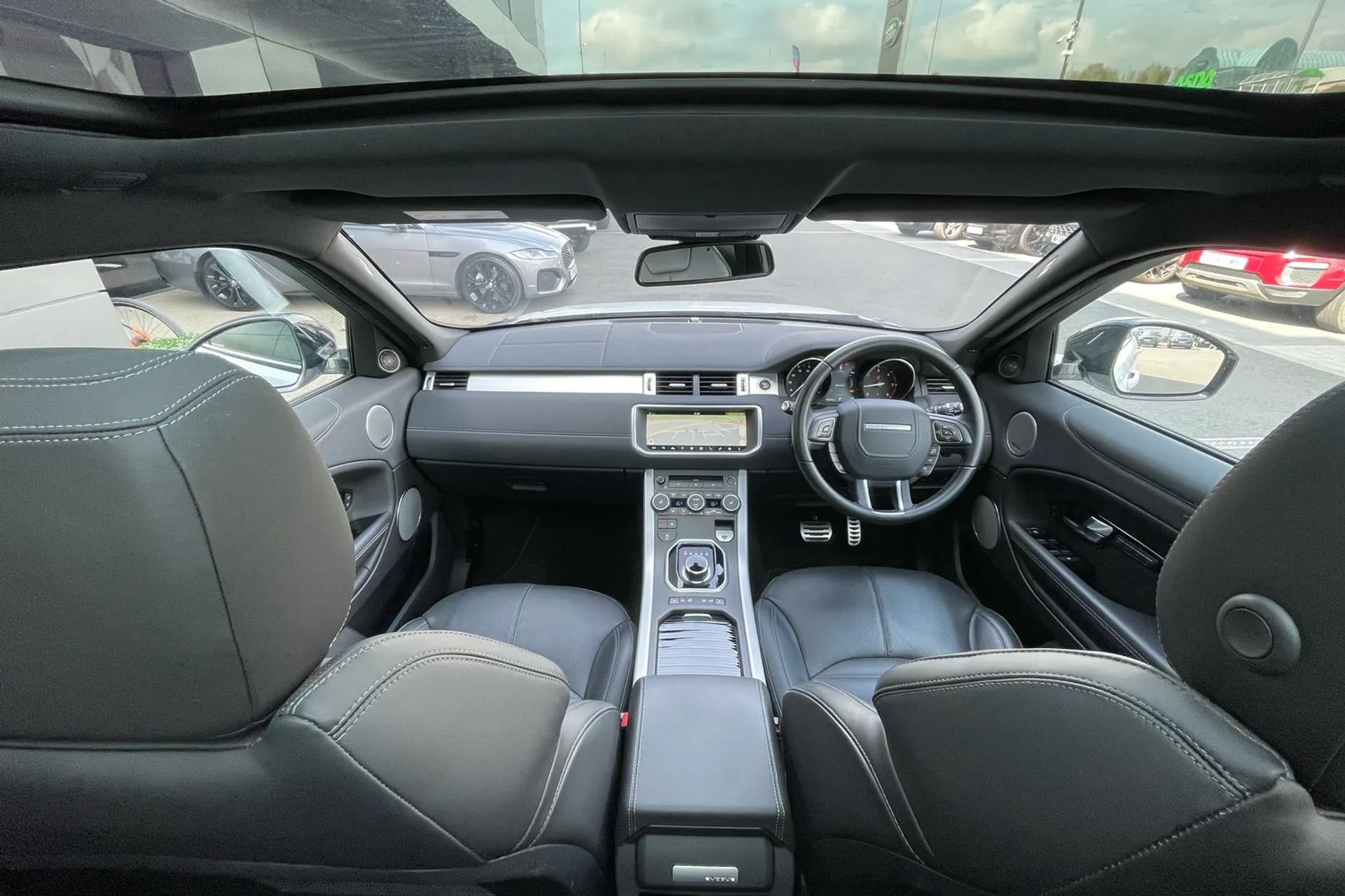 LAND ROVER RANGE ROVER EVOQUE thumbnail image number 4