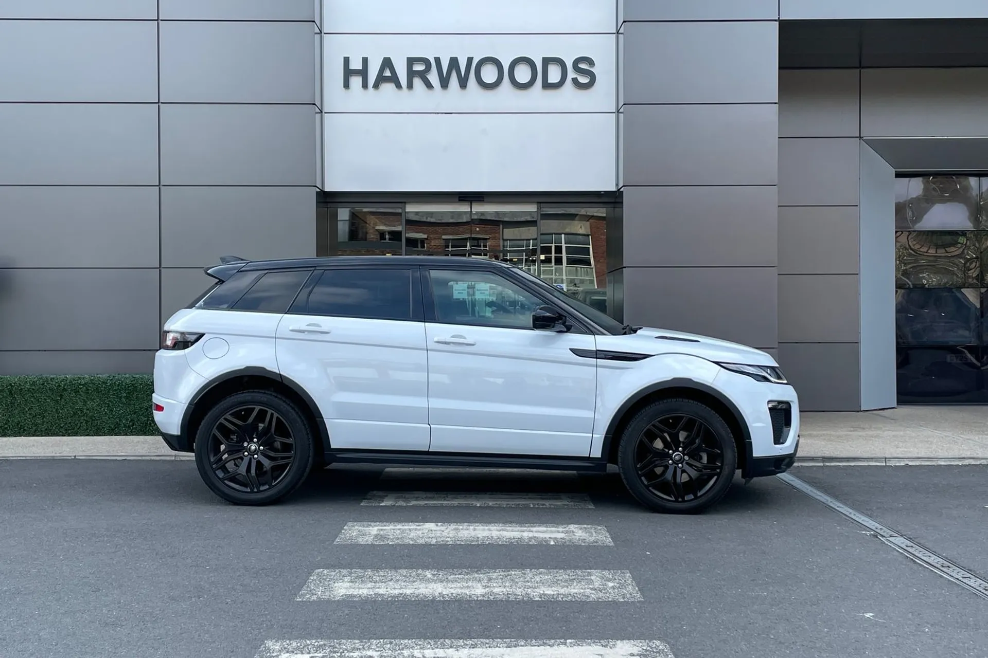 LAND ROVER RANGE ROVER EVOQUE thumbnail image number 2