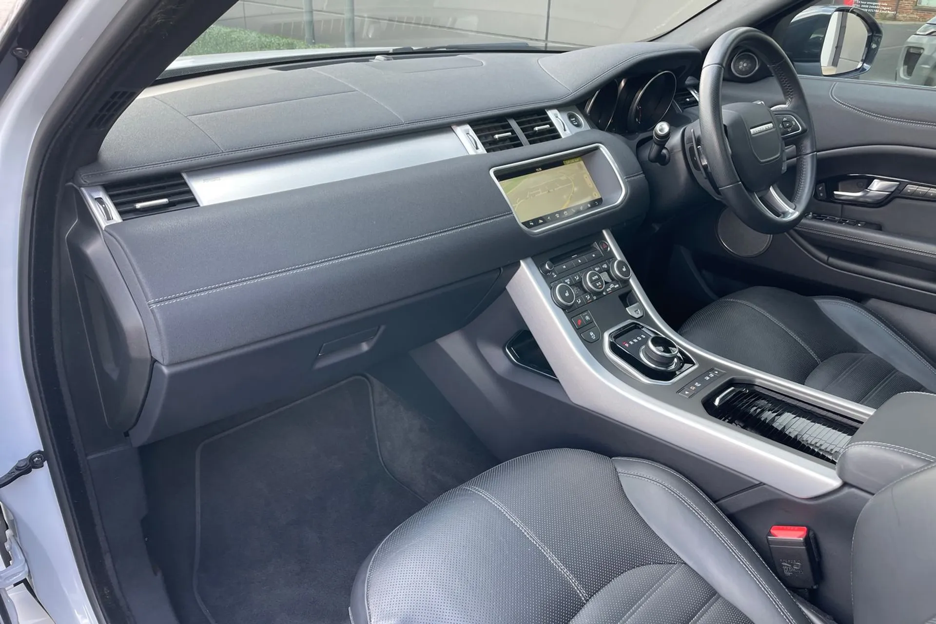 LAND ROVER RANGE ROVER EVOQUE thumbnail image number 35