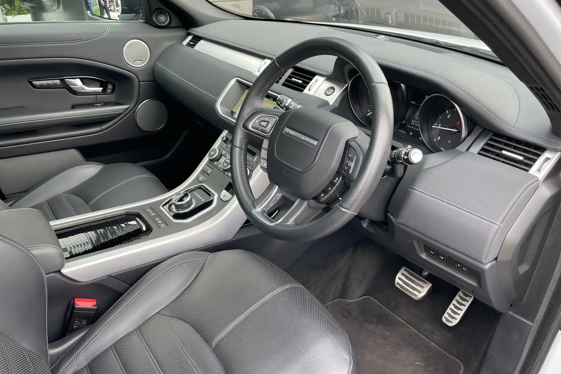 LAND ROVER RANGE ROVER EVOQUE thumbnail image number 17