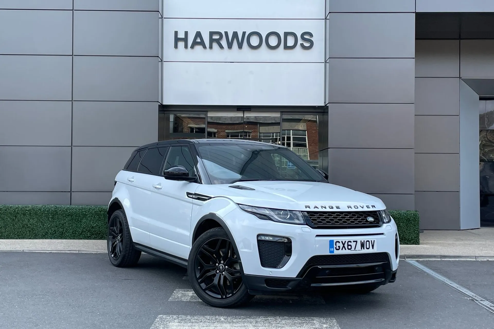 LAND ROVER RANGE ROVER EVOQUE focused image