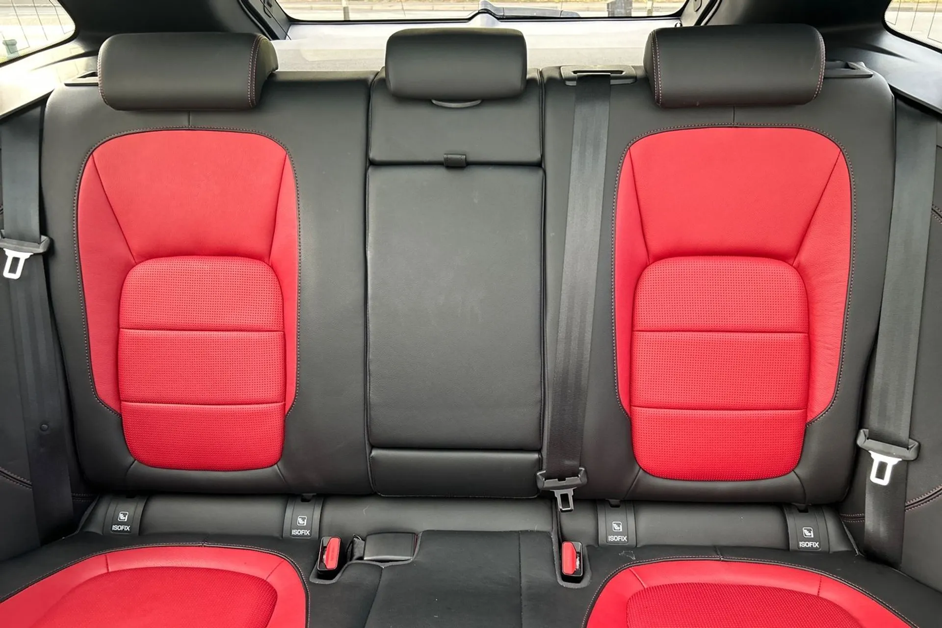 Jaguar F-PACE thumbnail image number 23