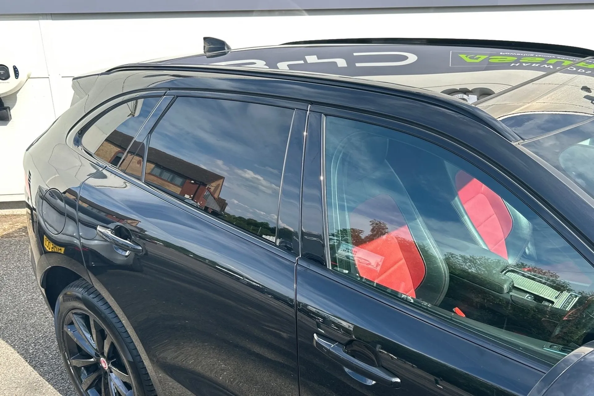 Jaguar F-PACE thumbnail image number 28