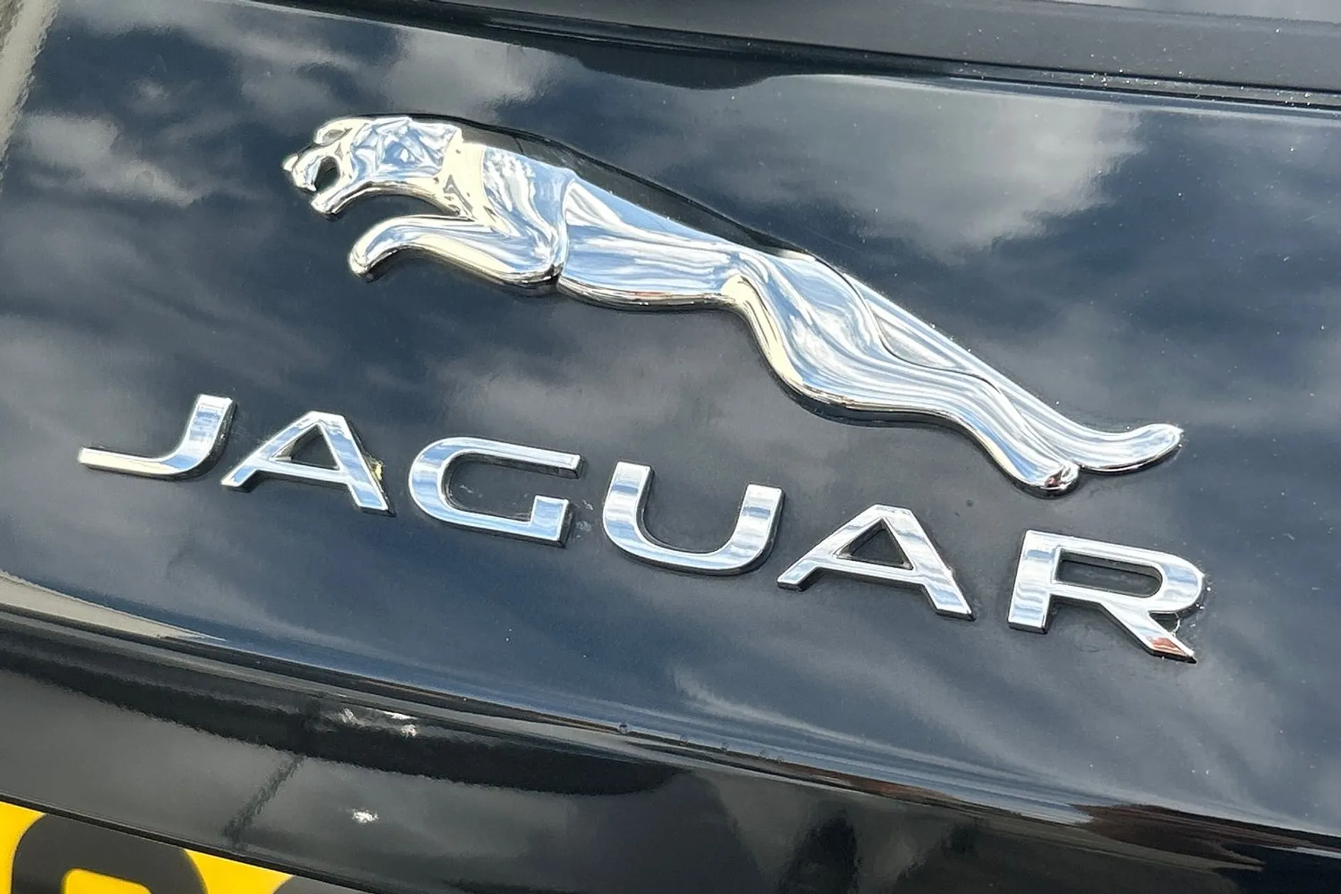 Jaguar F-PACE thumbnail image number 40