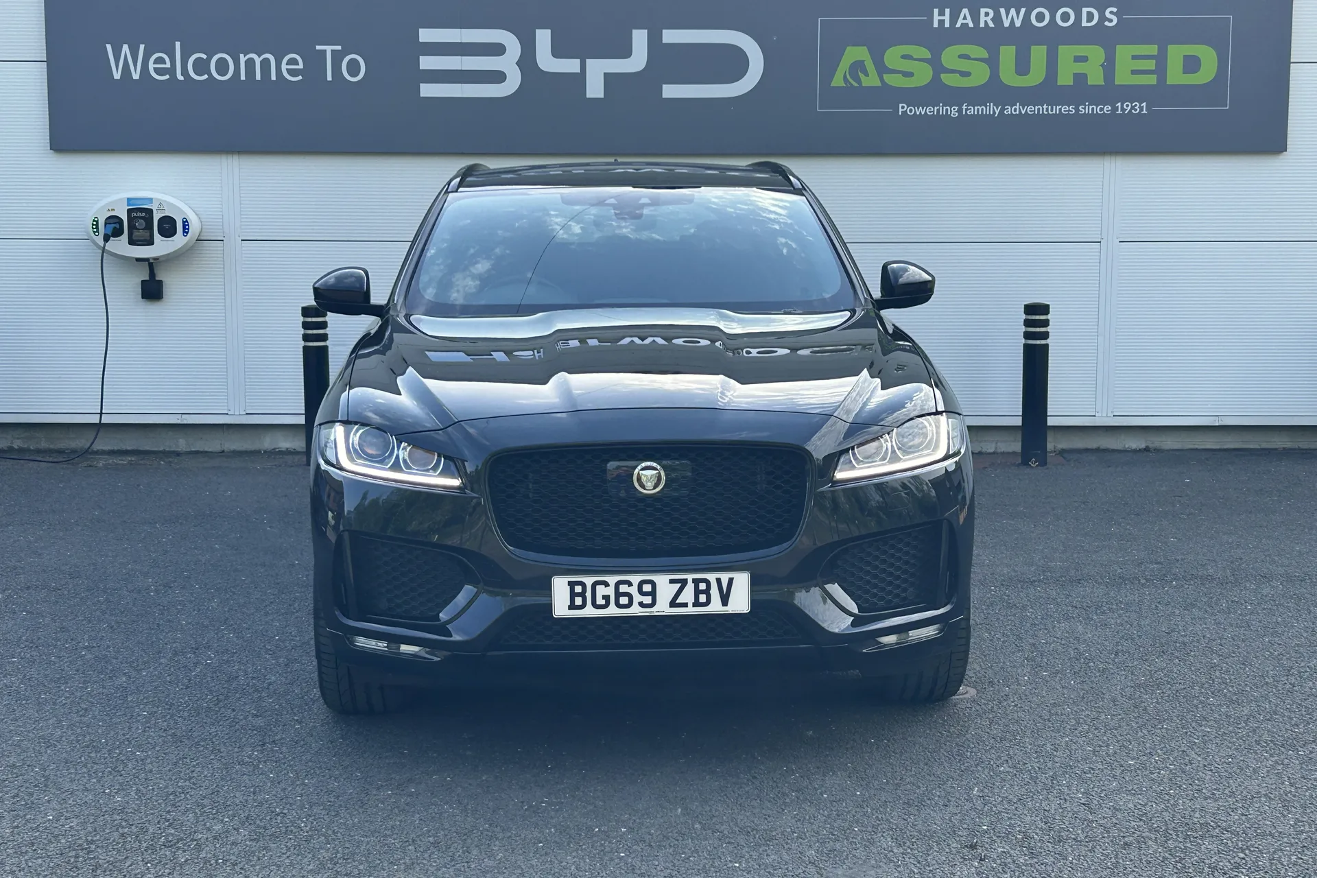 Jaguar F-PACE thumbnail image number 17