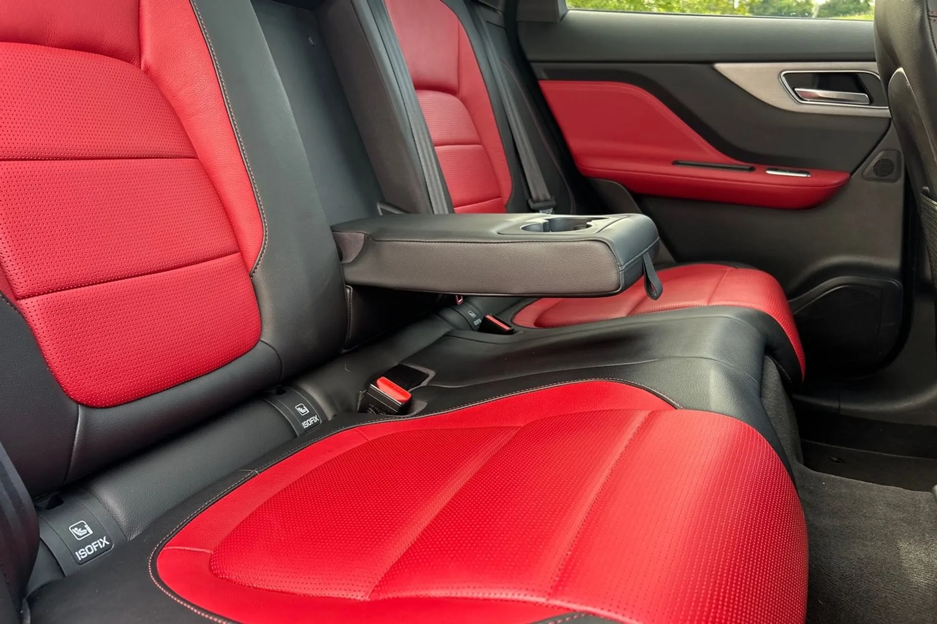 Jaguar F-PACE thumbnail image number 24