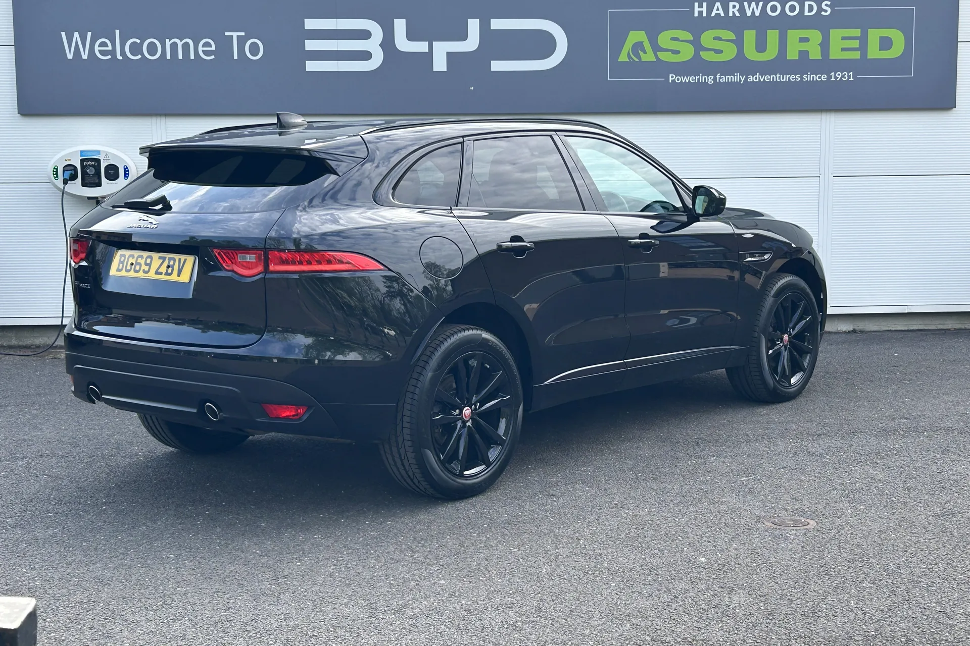 Jaguar F-PACE thumbnail image number 7