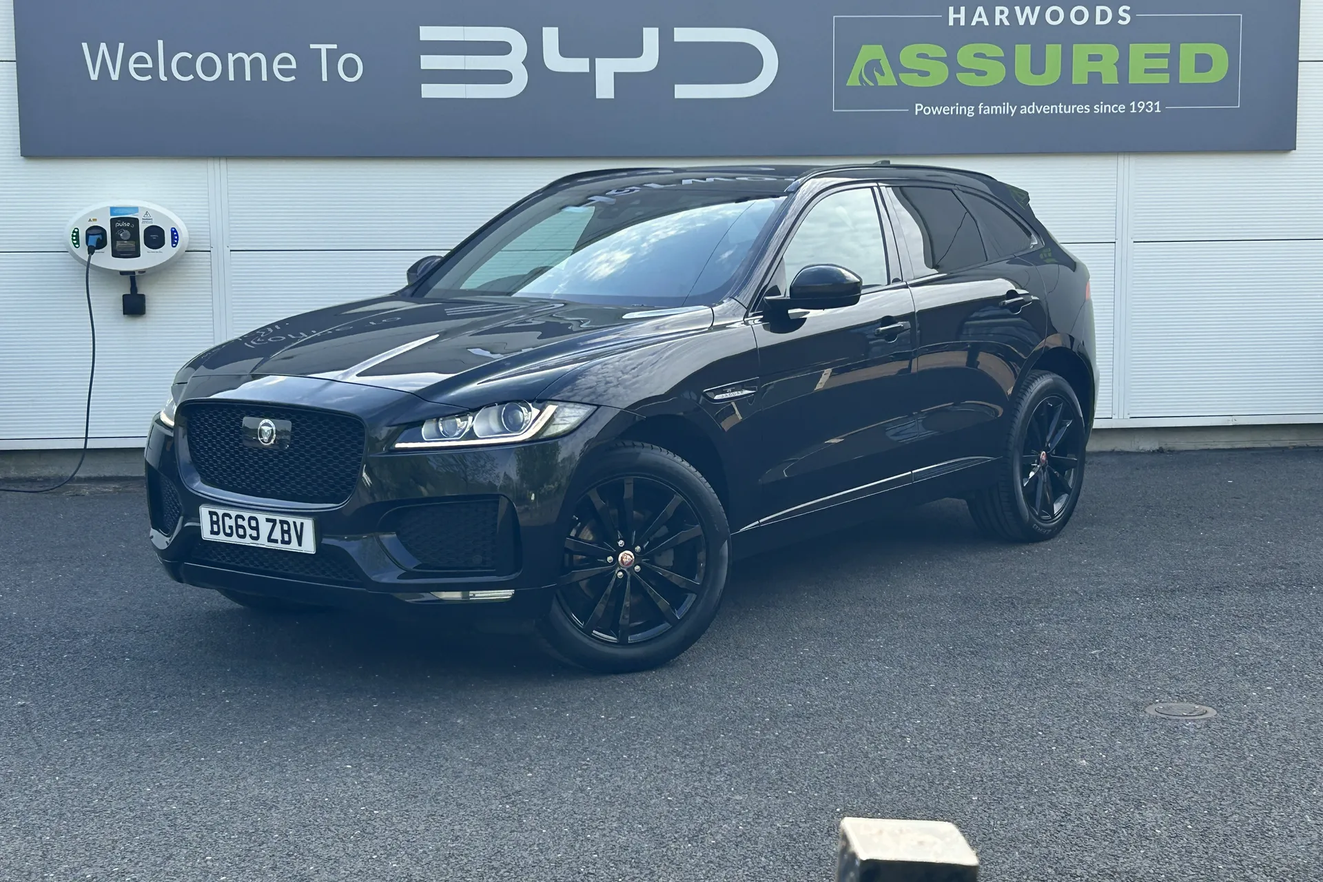 Jaguar F-PACE thumbnail image number 16