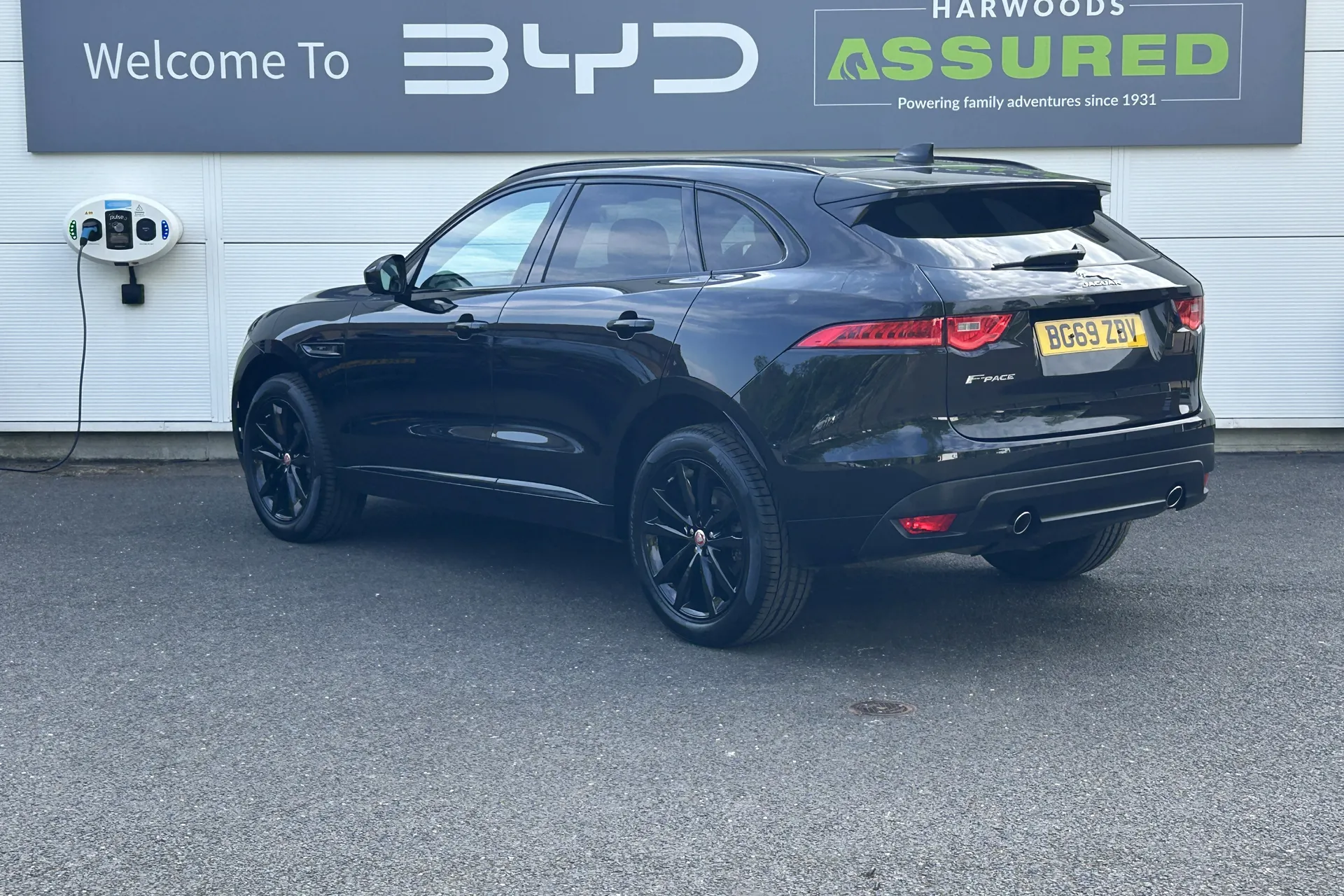 Jaguar F-PACE thumbnail image number 9