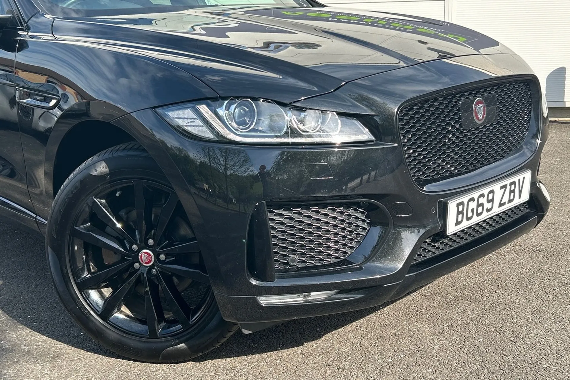 Jaguar F-PACE thumbnail image number 21