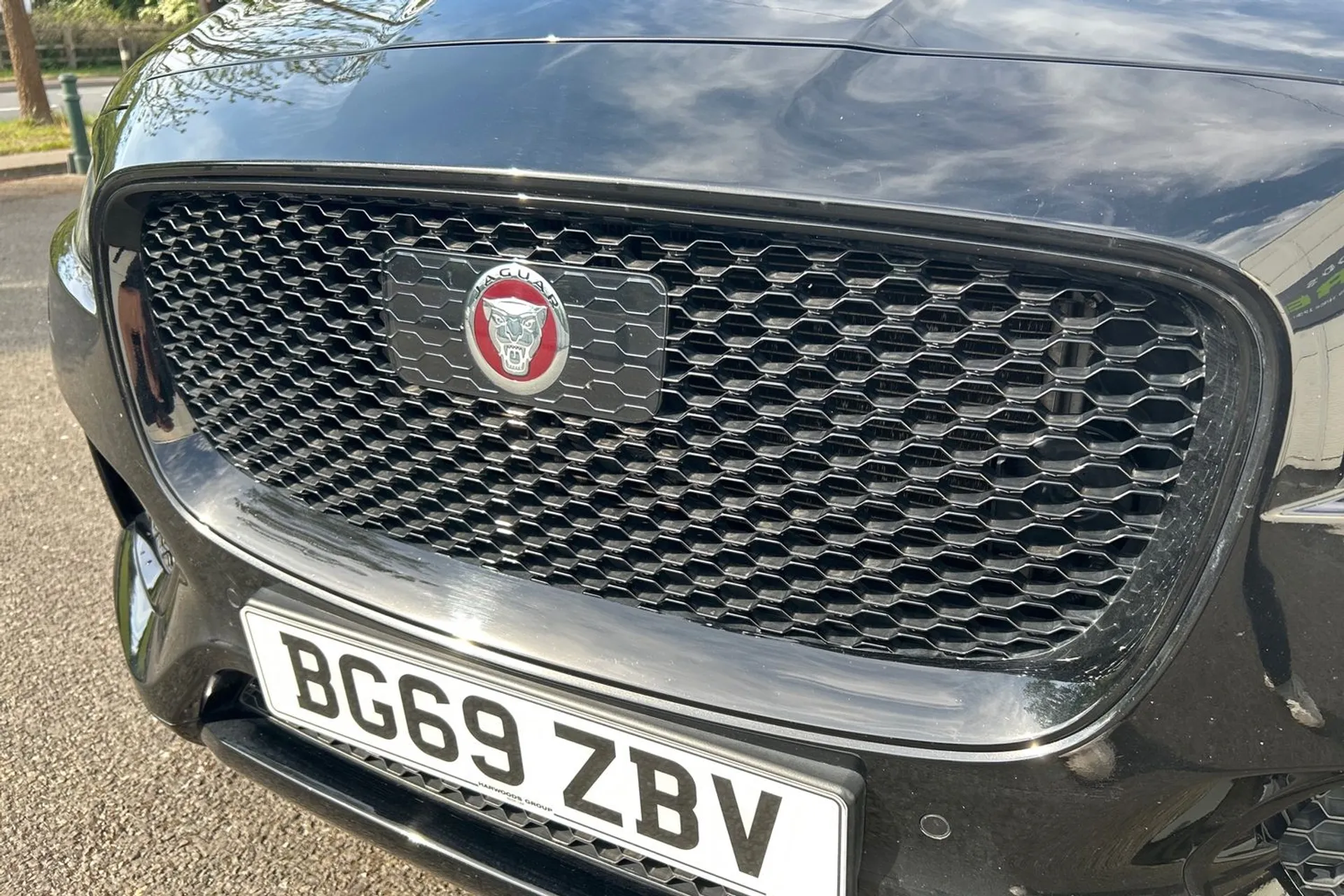 Jaguar F-PACE thumbnail image number 33