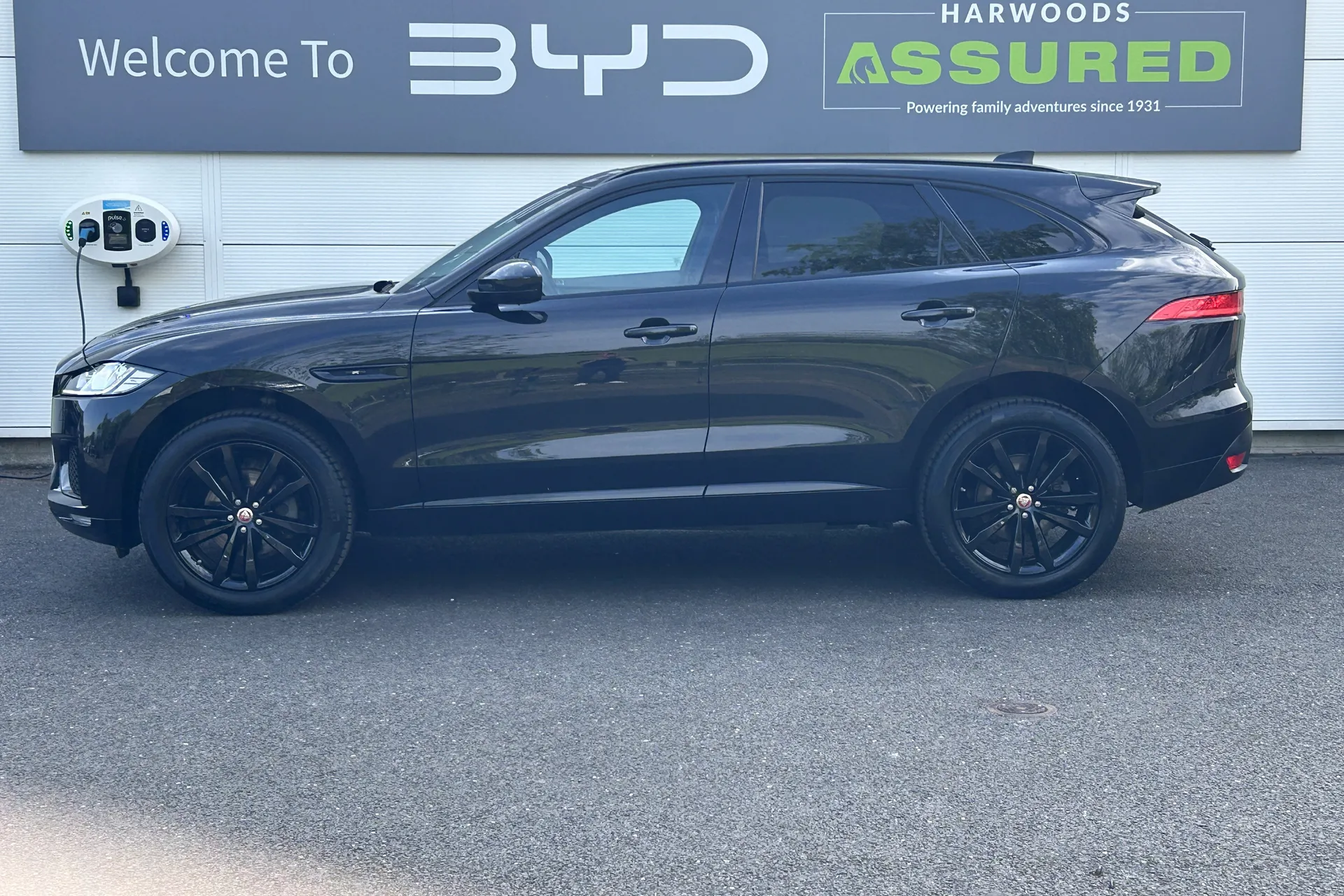 Jaguar F-PACE thumbnail image number 15