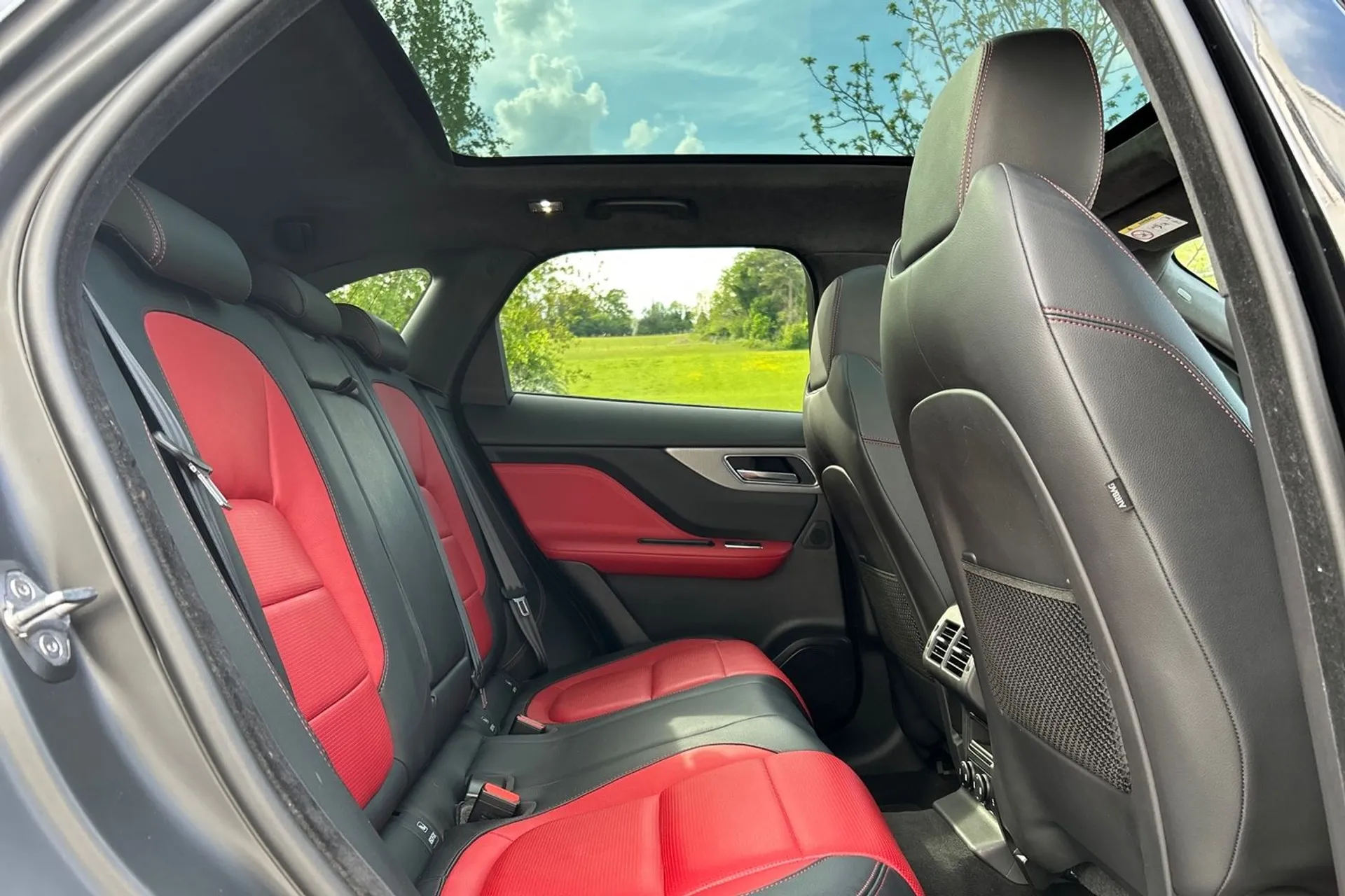 Jaguar F-PACE thumbnail image number 10
