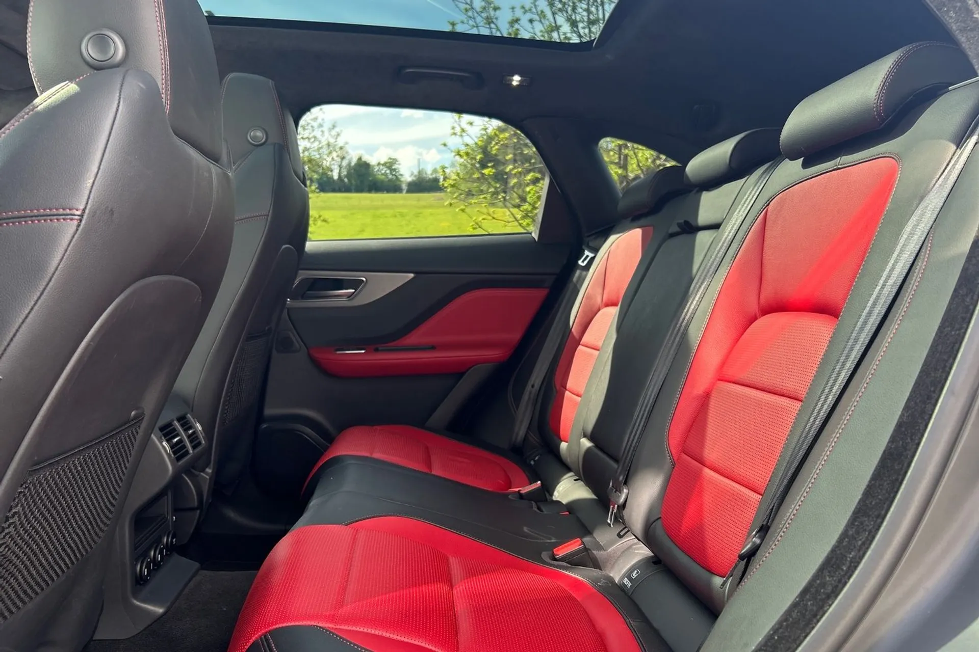 Jaguar F-PACE thumbnail image number 20