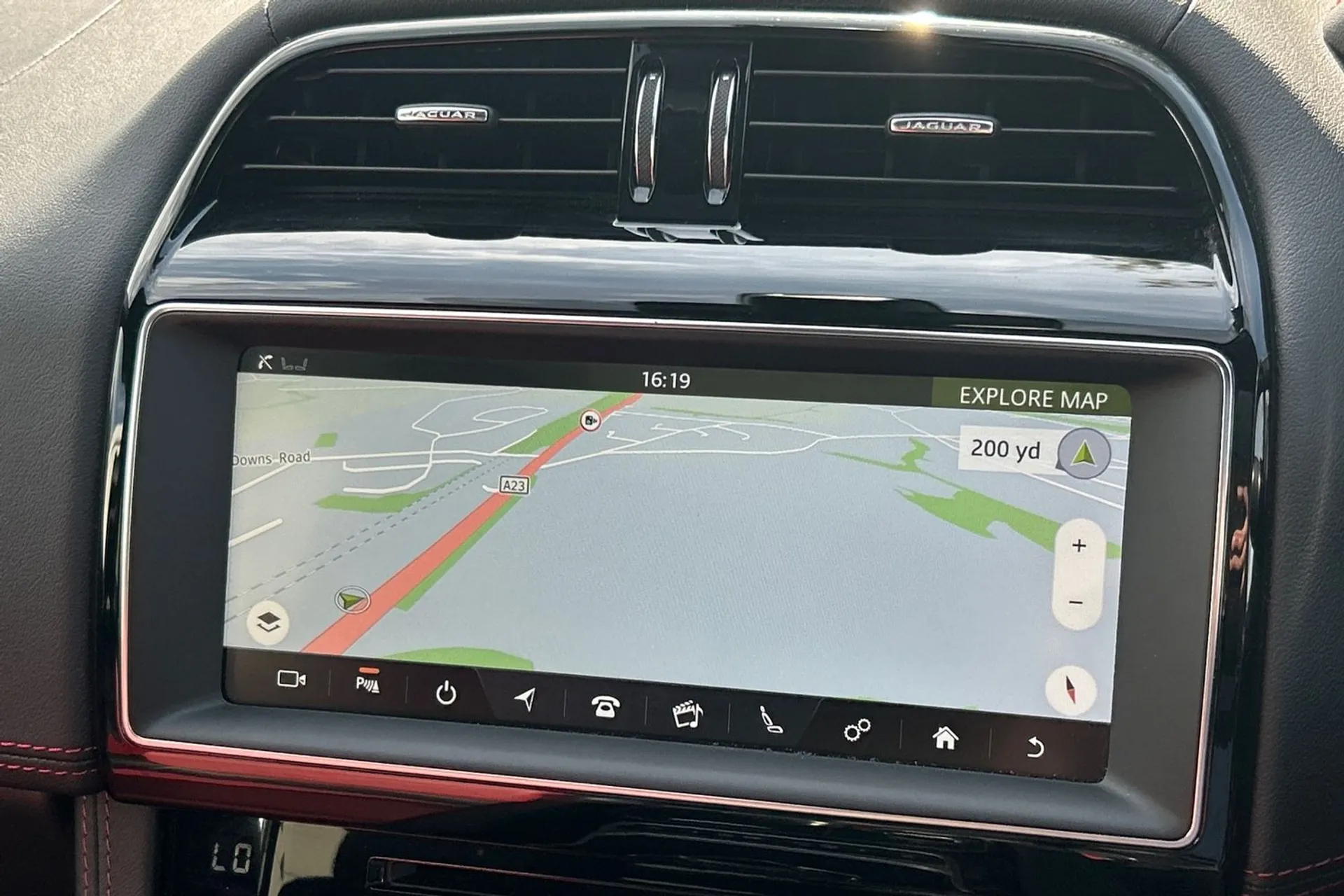 Jaguar F-PACE thumbnail image number 5