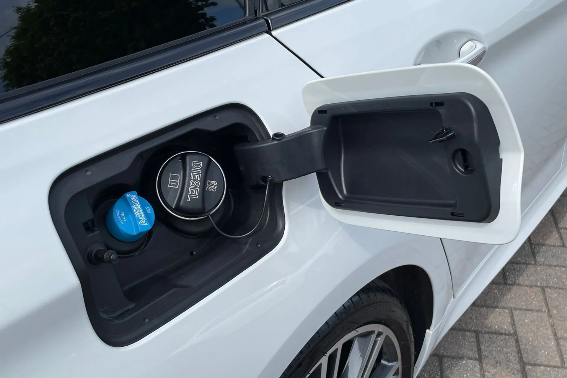 BMW 5 SERIES thumbnail image number 44