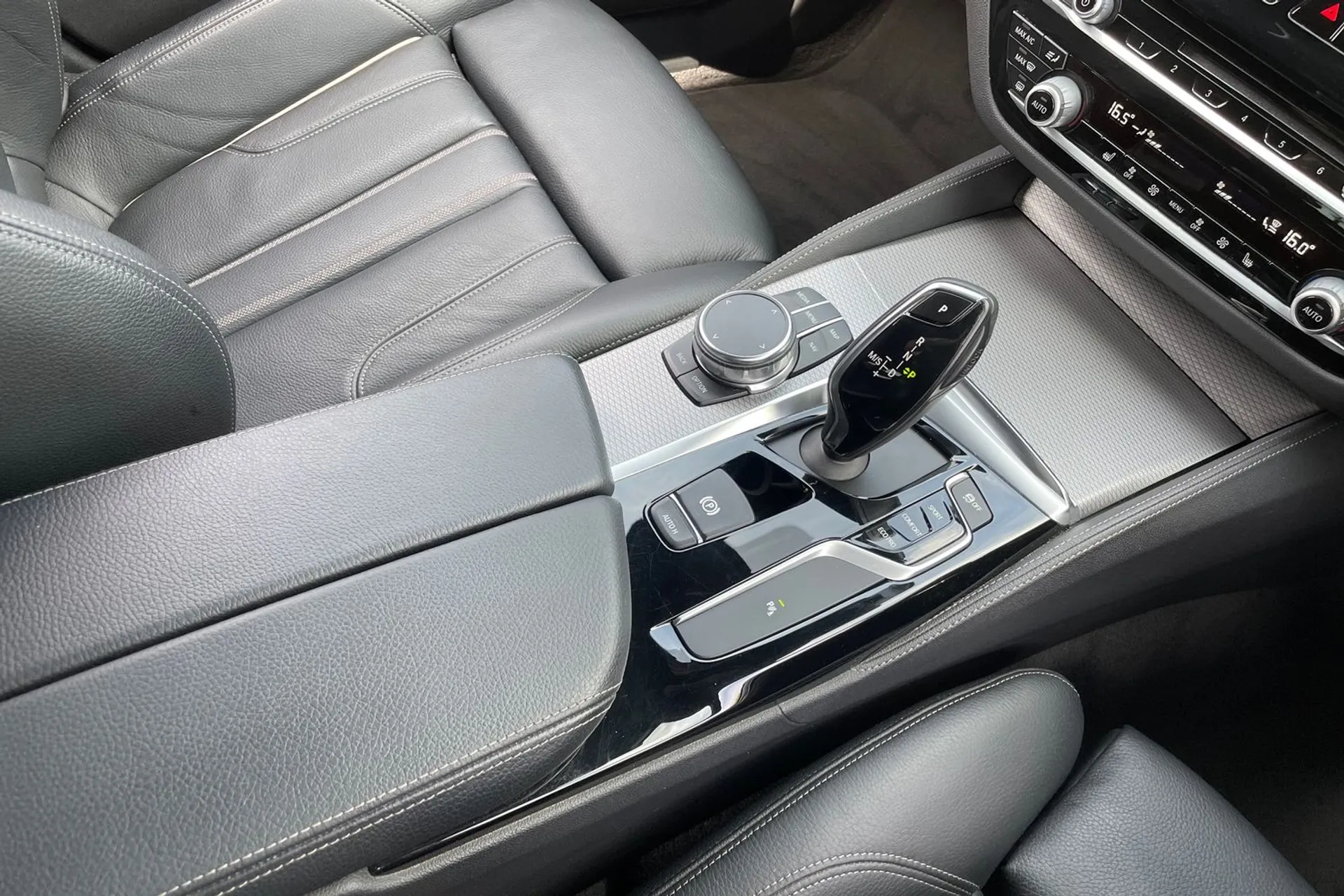 BMW 5 SERIES thumbnail image number 33