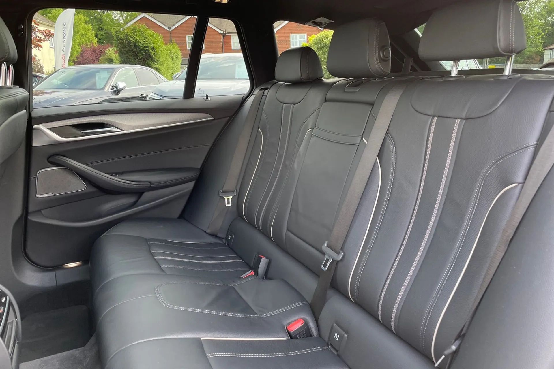 BMW 5 SERIES thumbnail image number 37