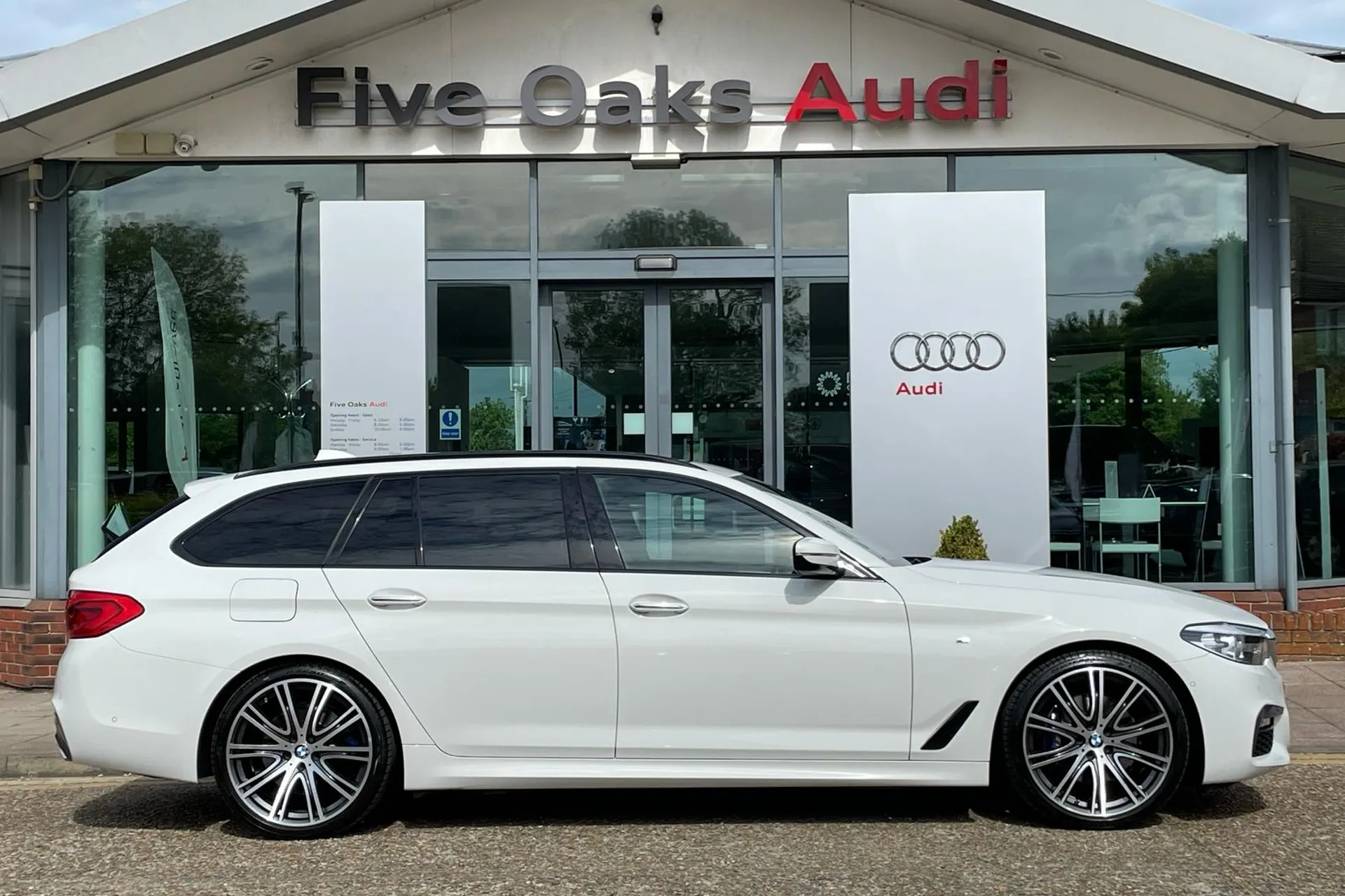 BMW 5 SERIES thumbnail image number 2