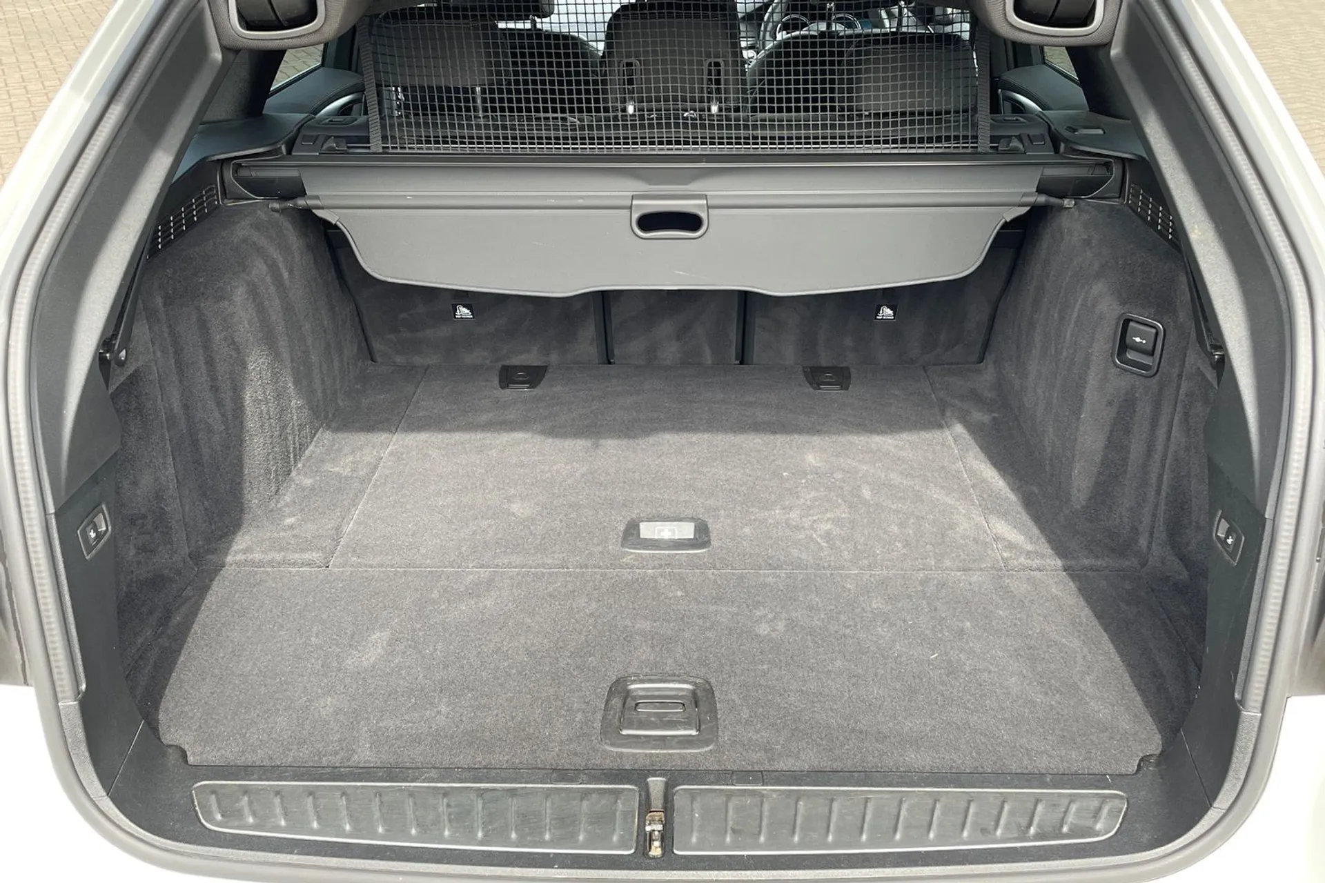 BMW 5 SERIES thumbnail image number 26