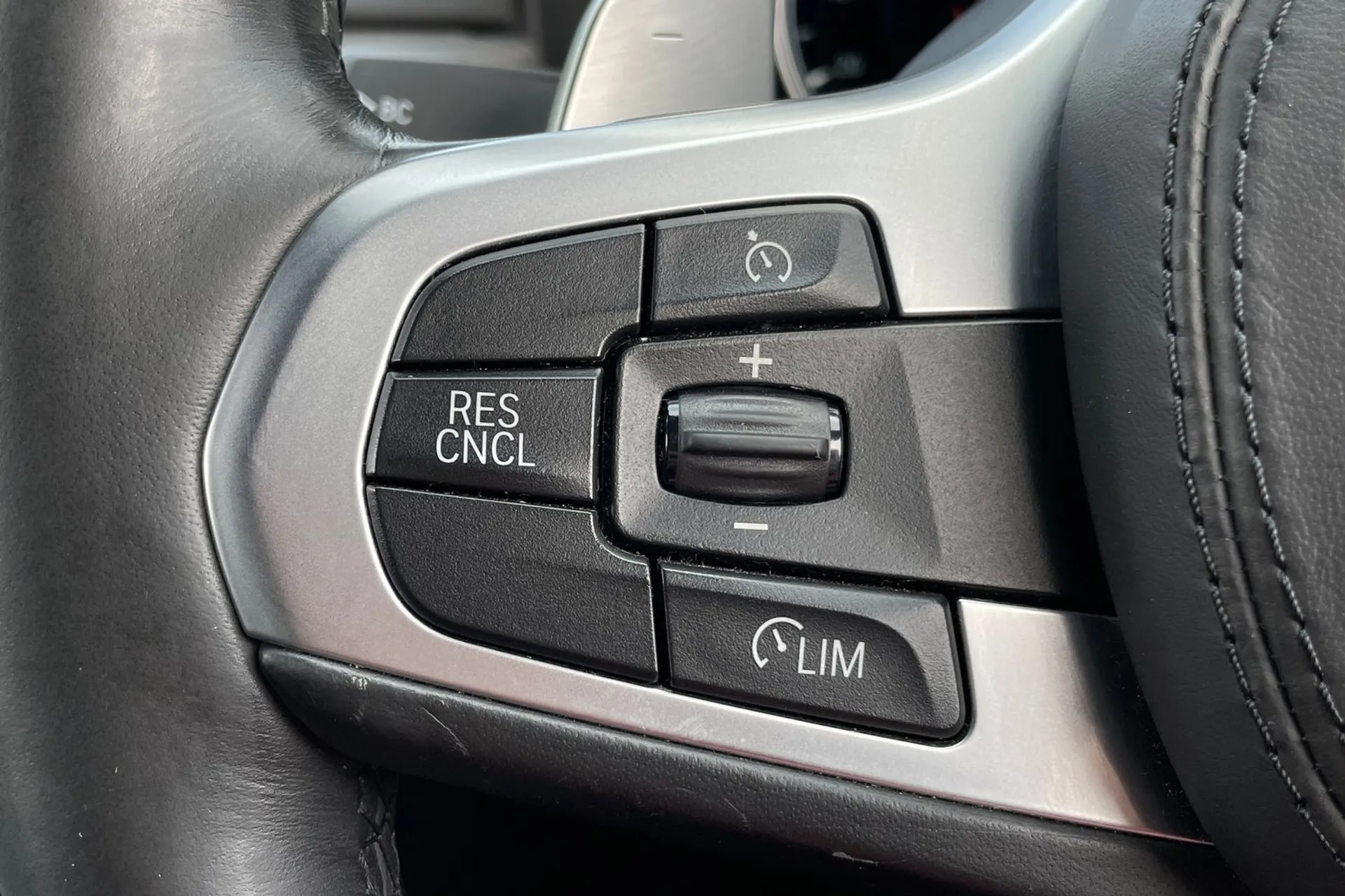 BMW 5 SERIES thumbnail image number 16