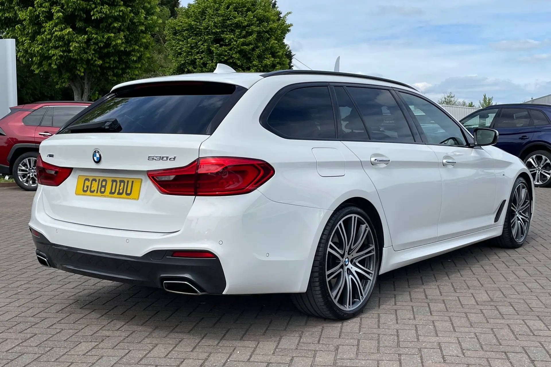 BMW 5 SERIES thumbnail image number 4