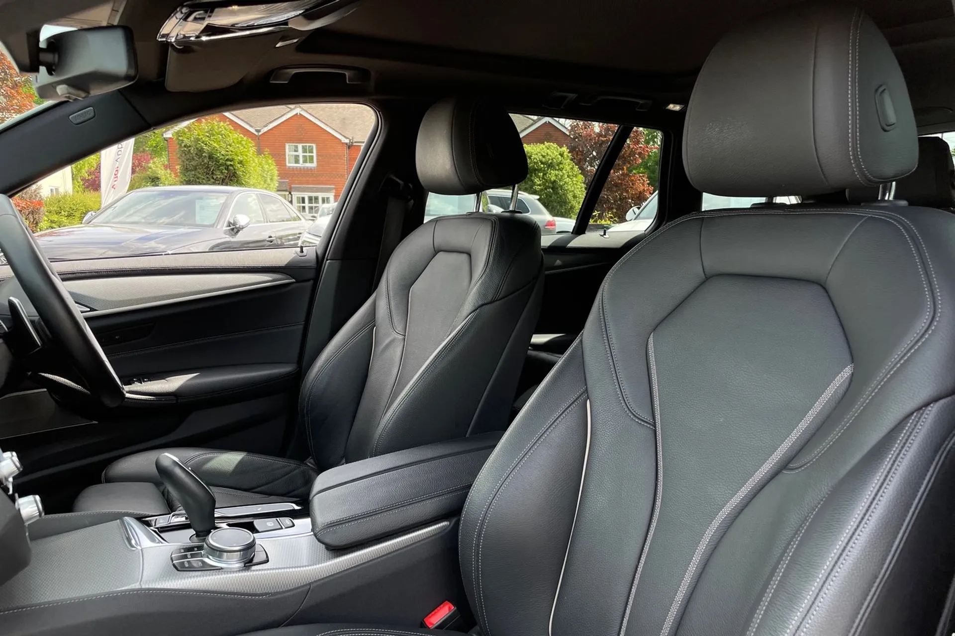 BMW 5 SERIES thumbnail image number 25