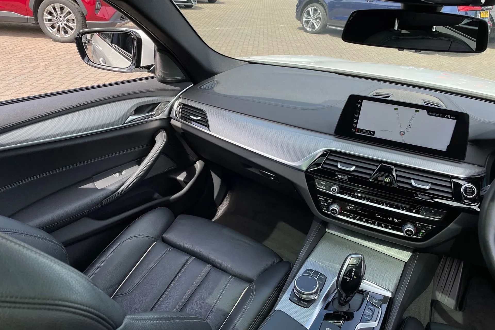BMW 5 SERIES thumbnail image number 32