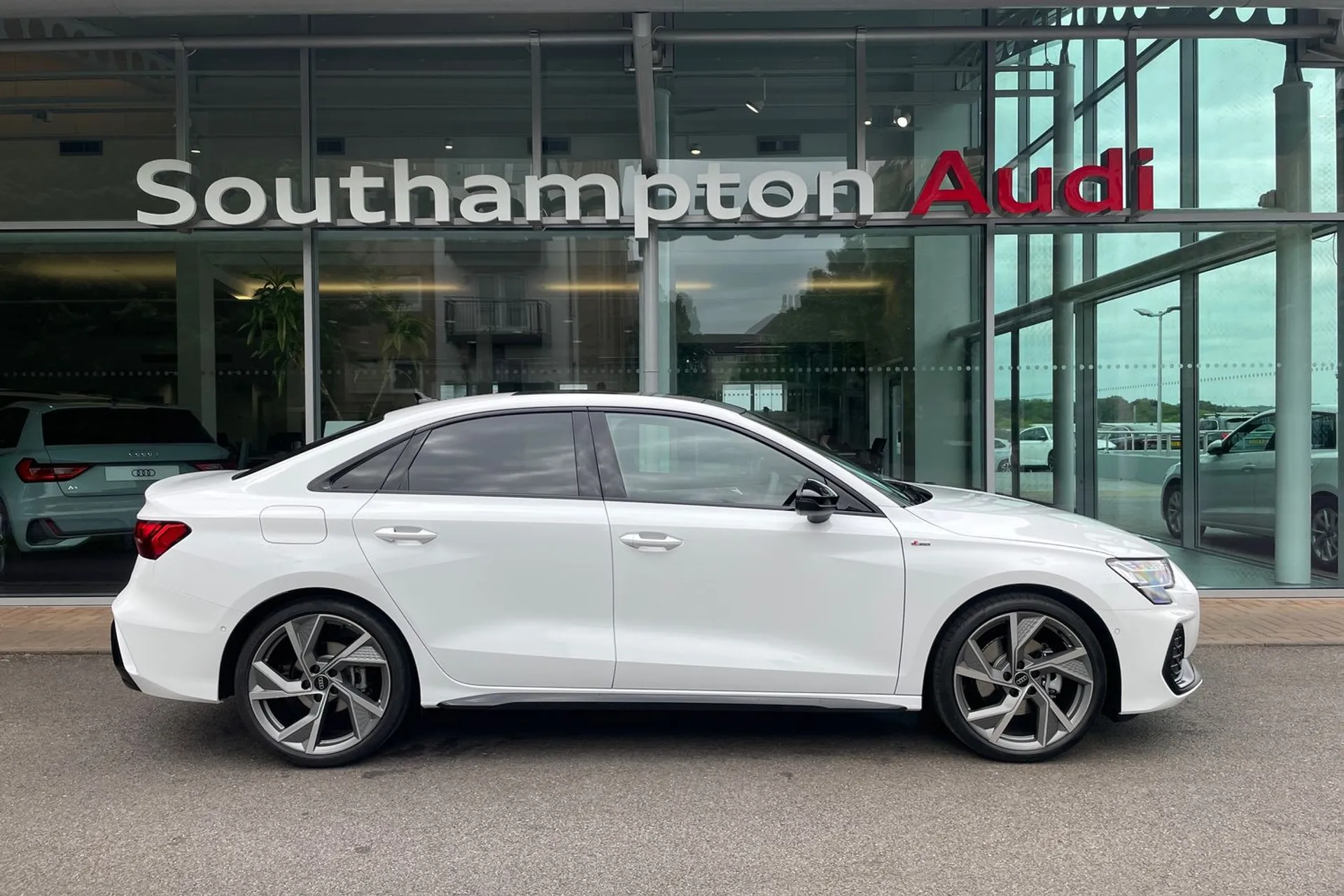 Audi A3 thumbnail image number 2