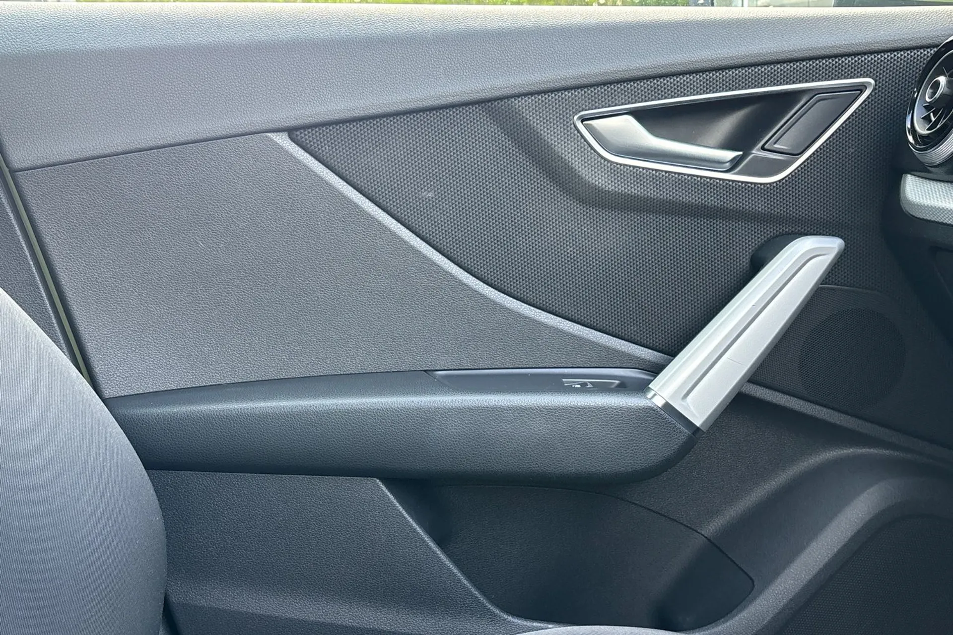 Audi Q2 thumbnail image number 40