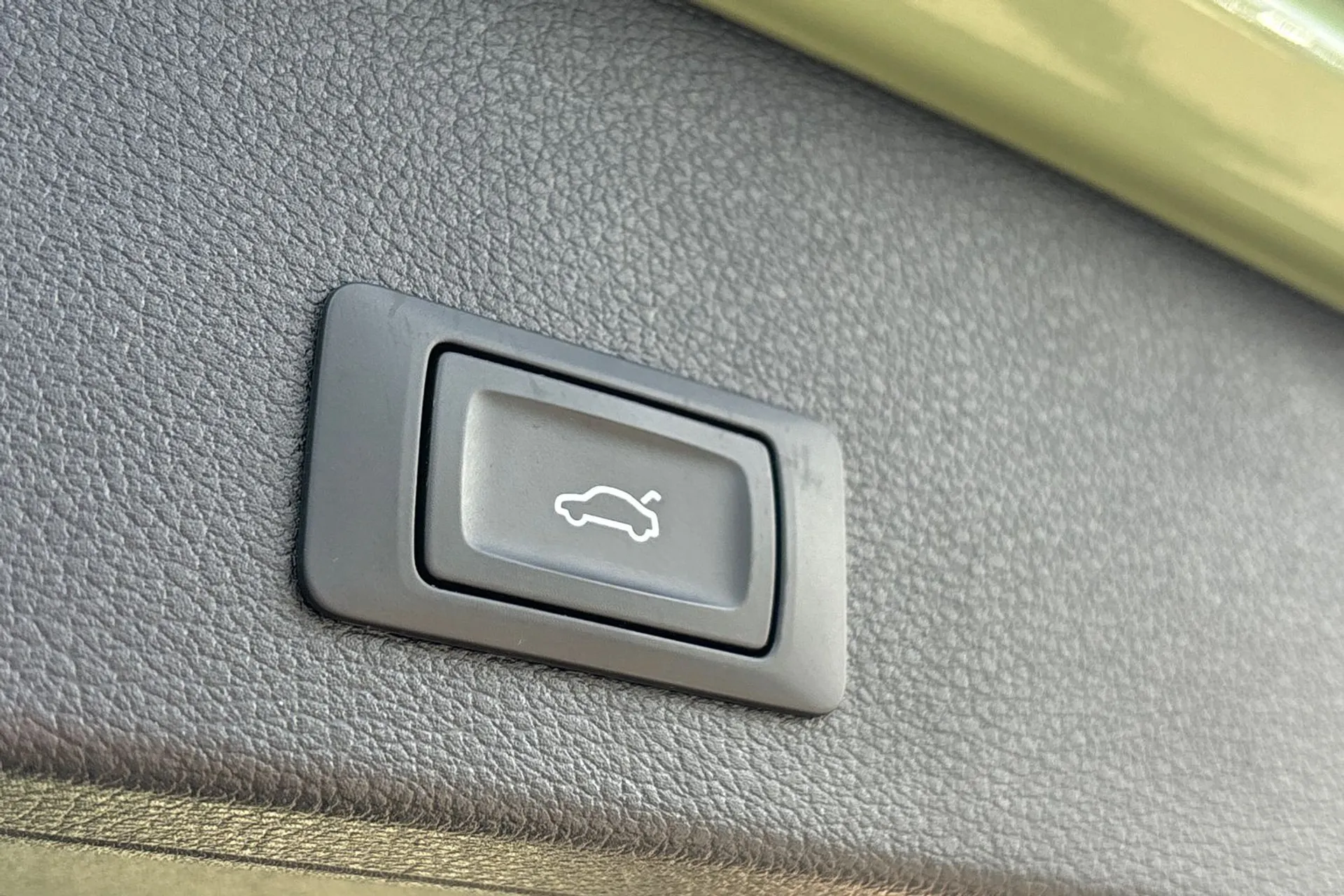 Audi Q2 thumbnail image number 19