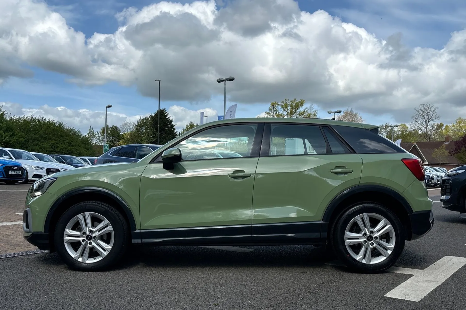 Audi Q2 thumbnail image number 9