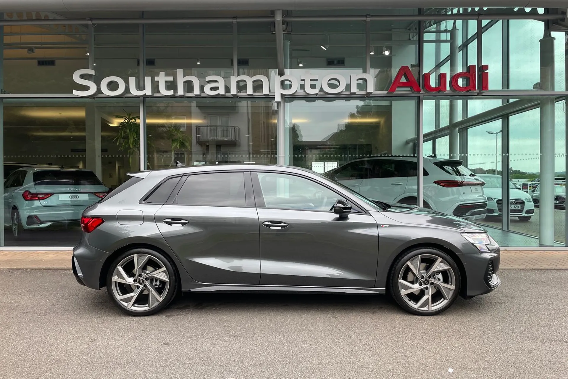Audi A3 thumbnail image number 2