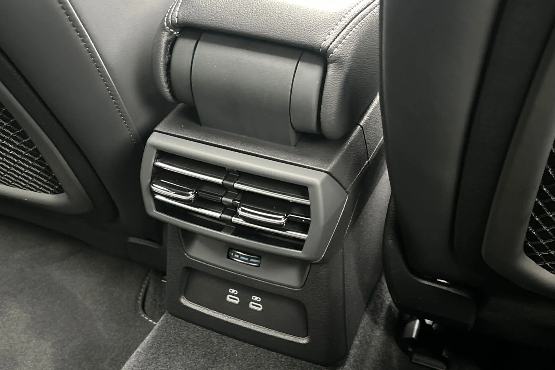 Audi S3 thumbnail image number 32