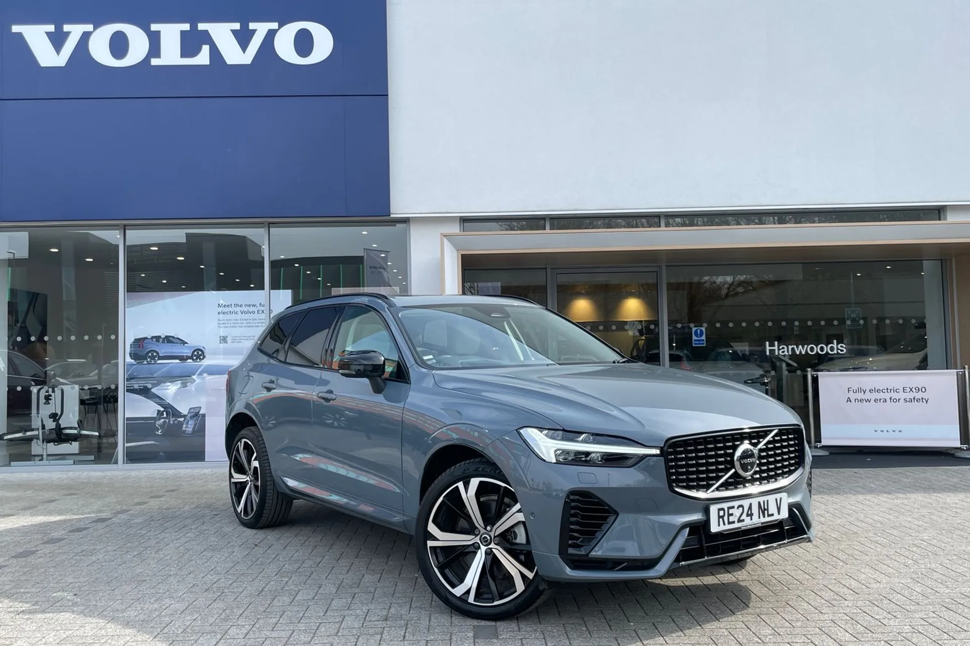Volvo XC60 focused image