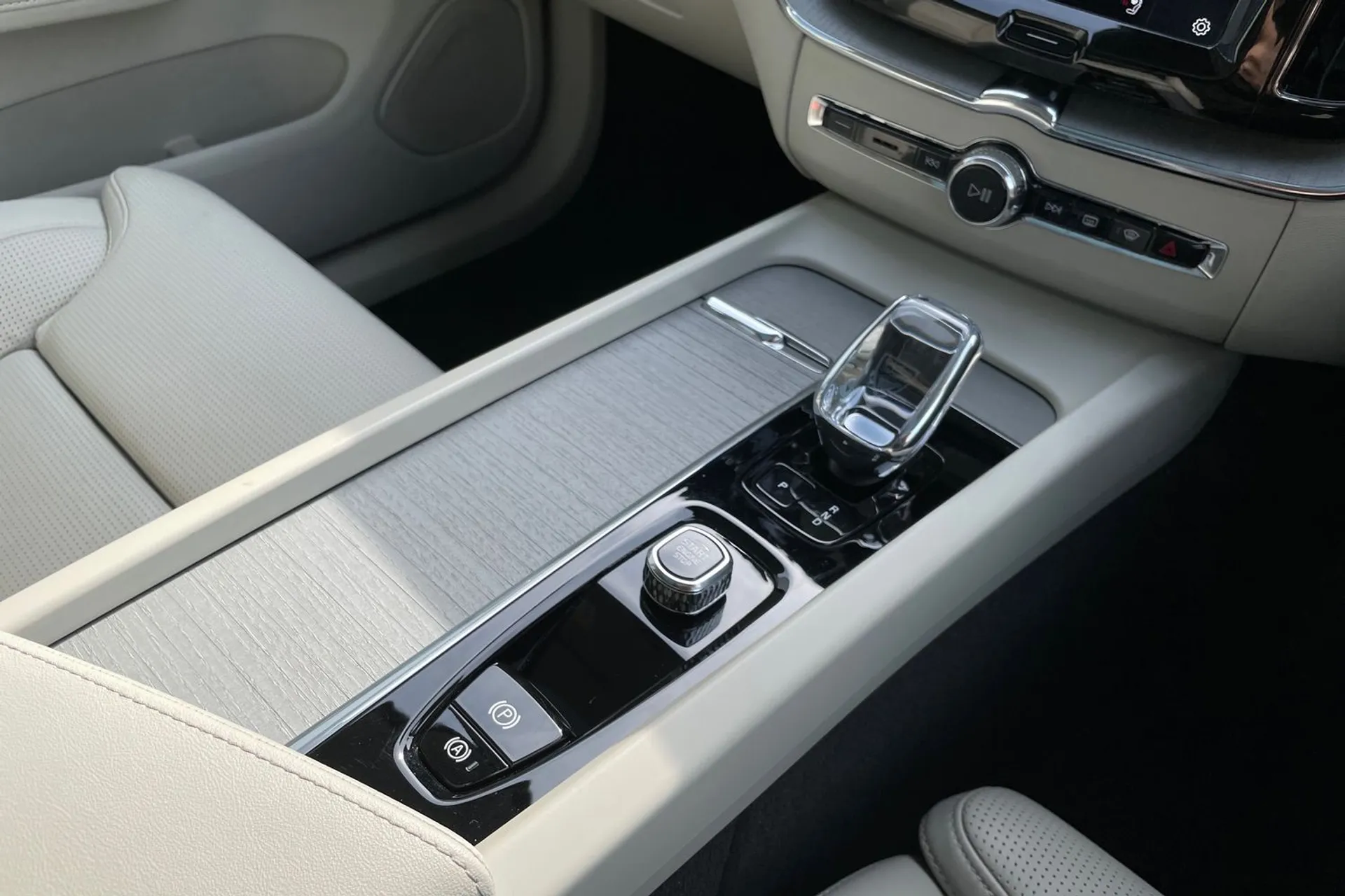 Volvo XC60 thumbnail image number 43