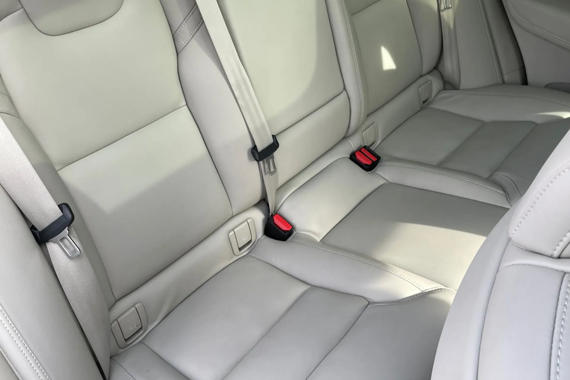 Volvo XC60 thumbnail image number 24