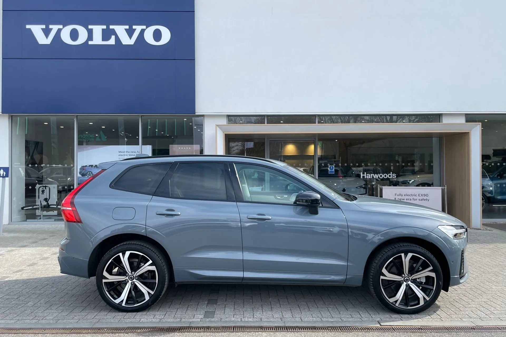 Volvo XC60 thumbnail image number 2