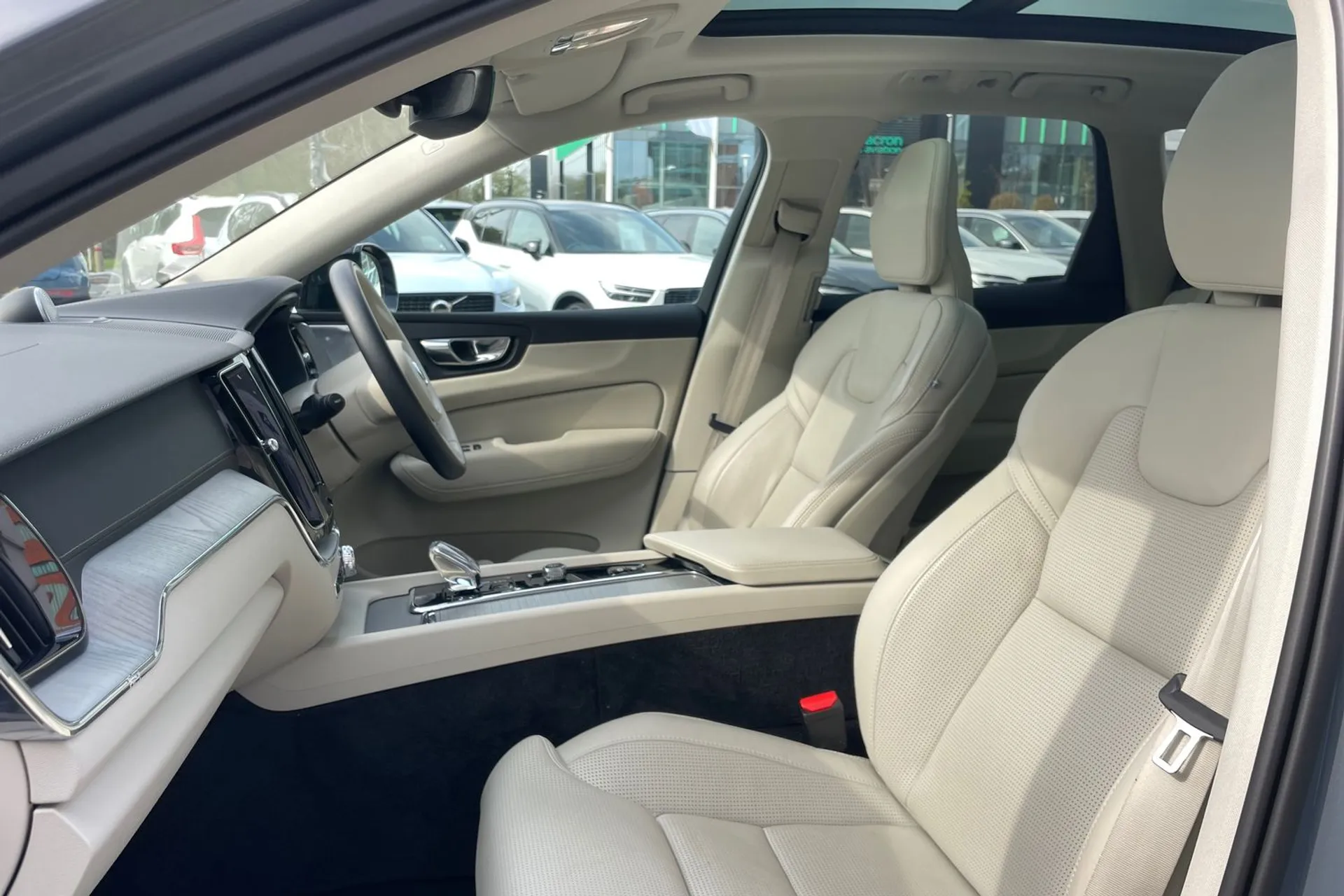 Volvo XC60 thumbnail image number 27
