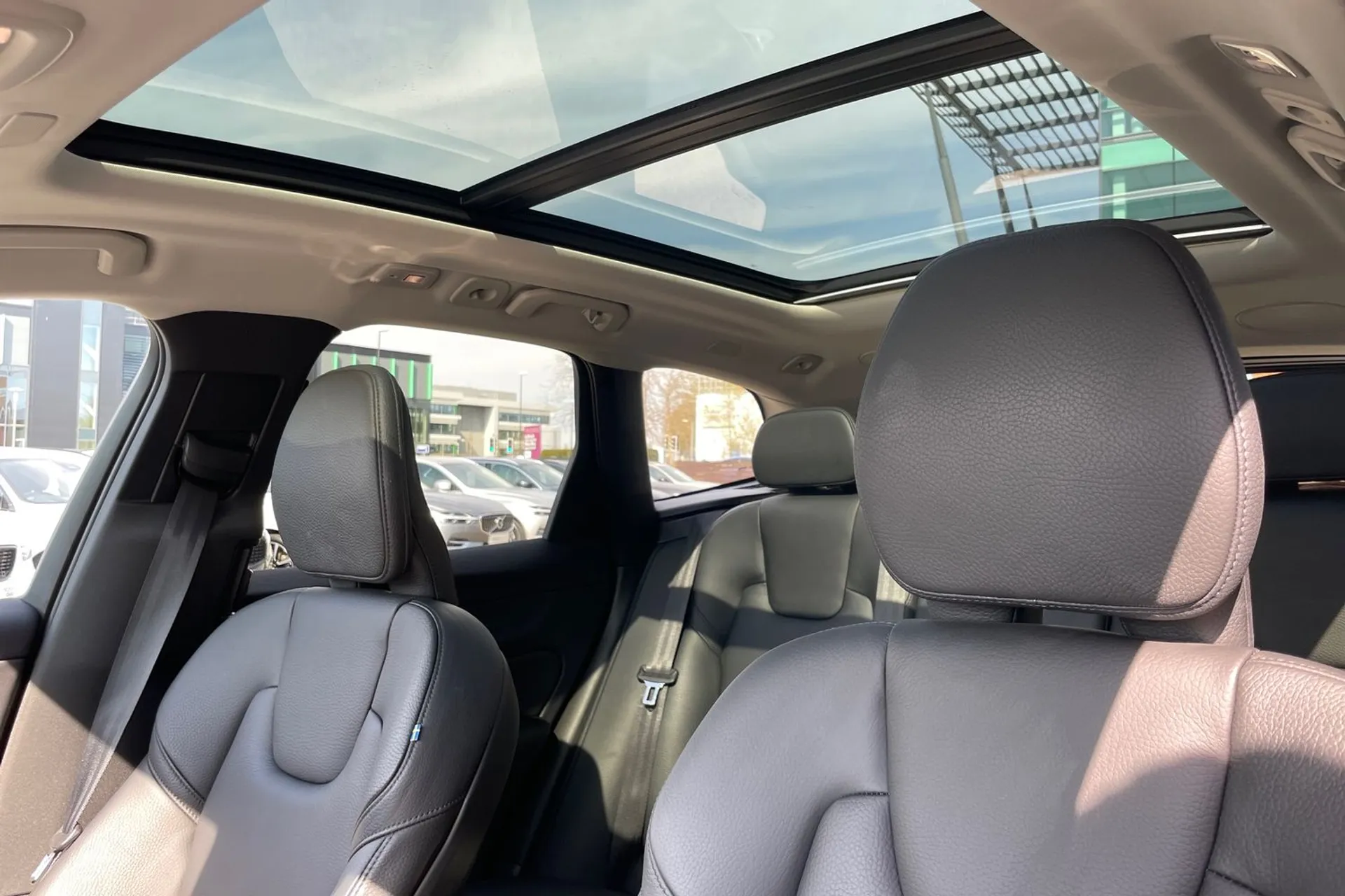 Volvo XC60 thumbnail image number 28
