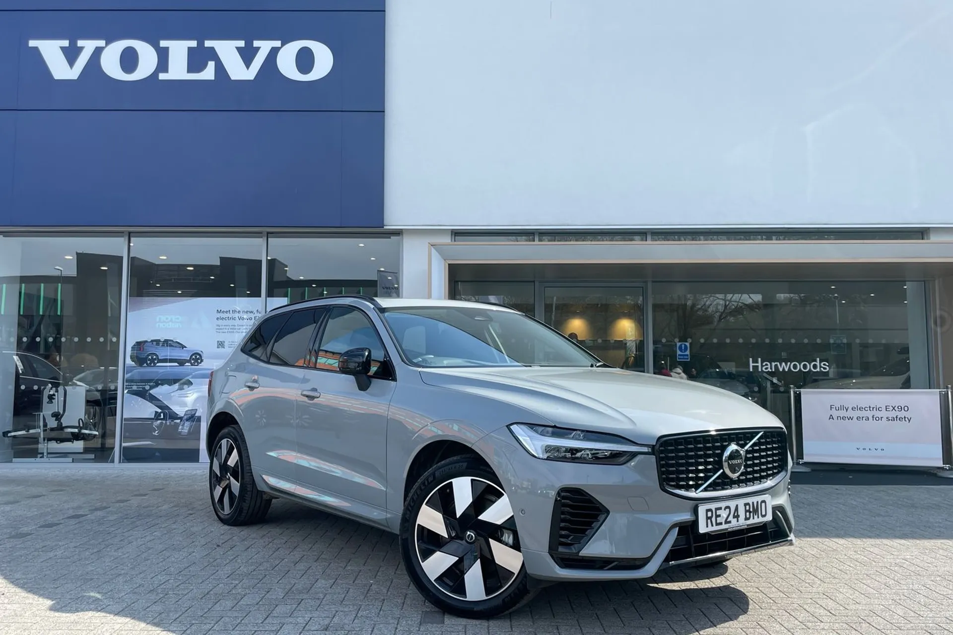 Volvo XC60 focused image