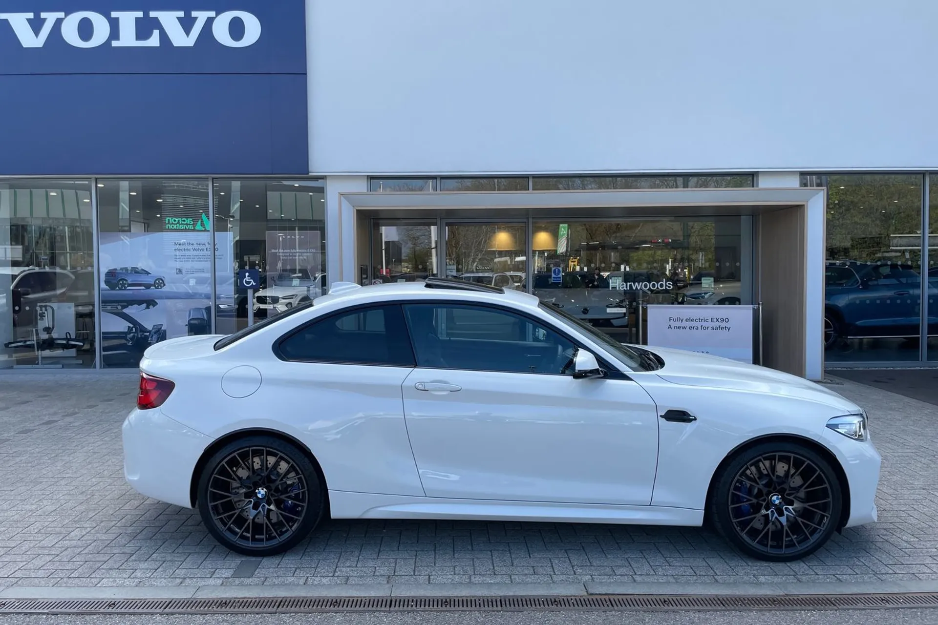 BMW M2 thumbnail image number 2