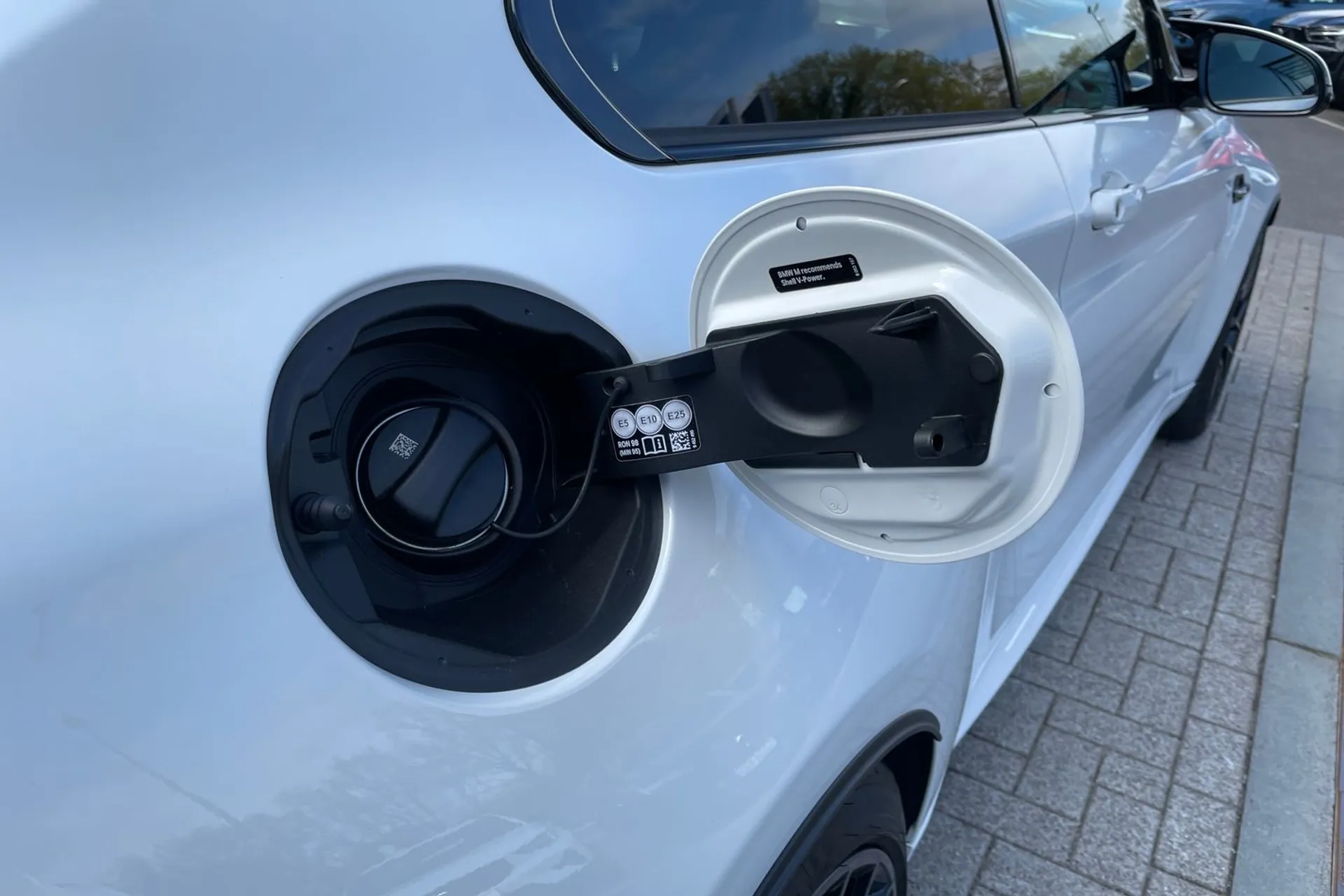 BMW M2 thumbnail image number 24