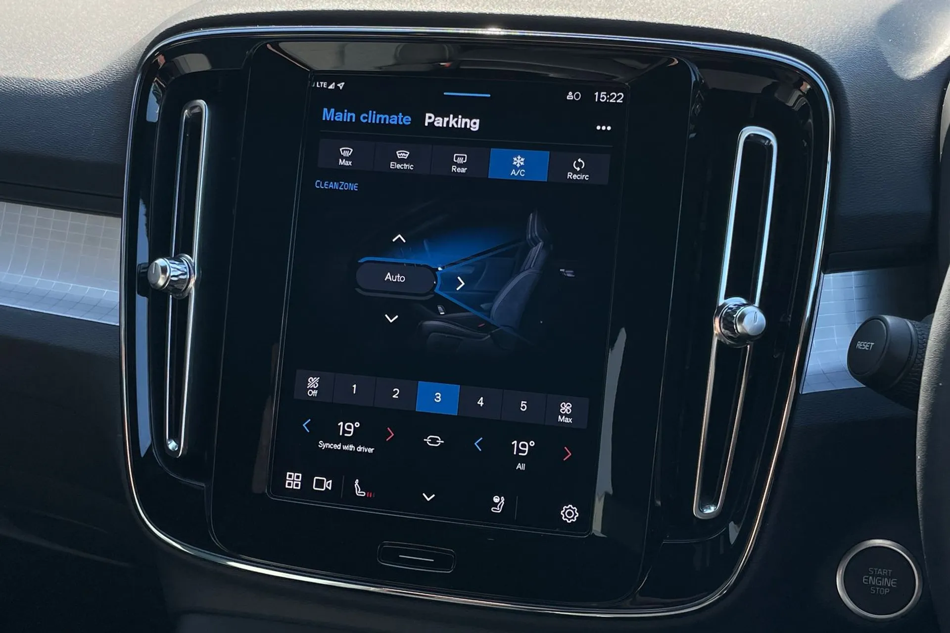 Volvo XC40 thumbnail image number 39