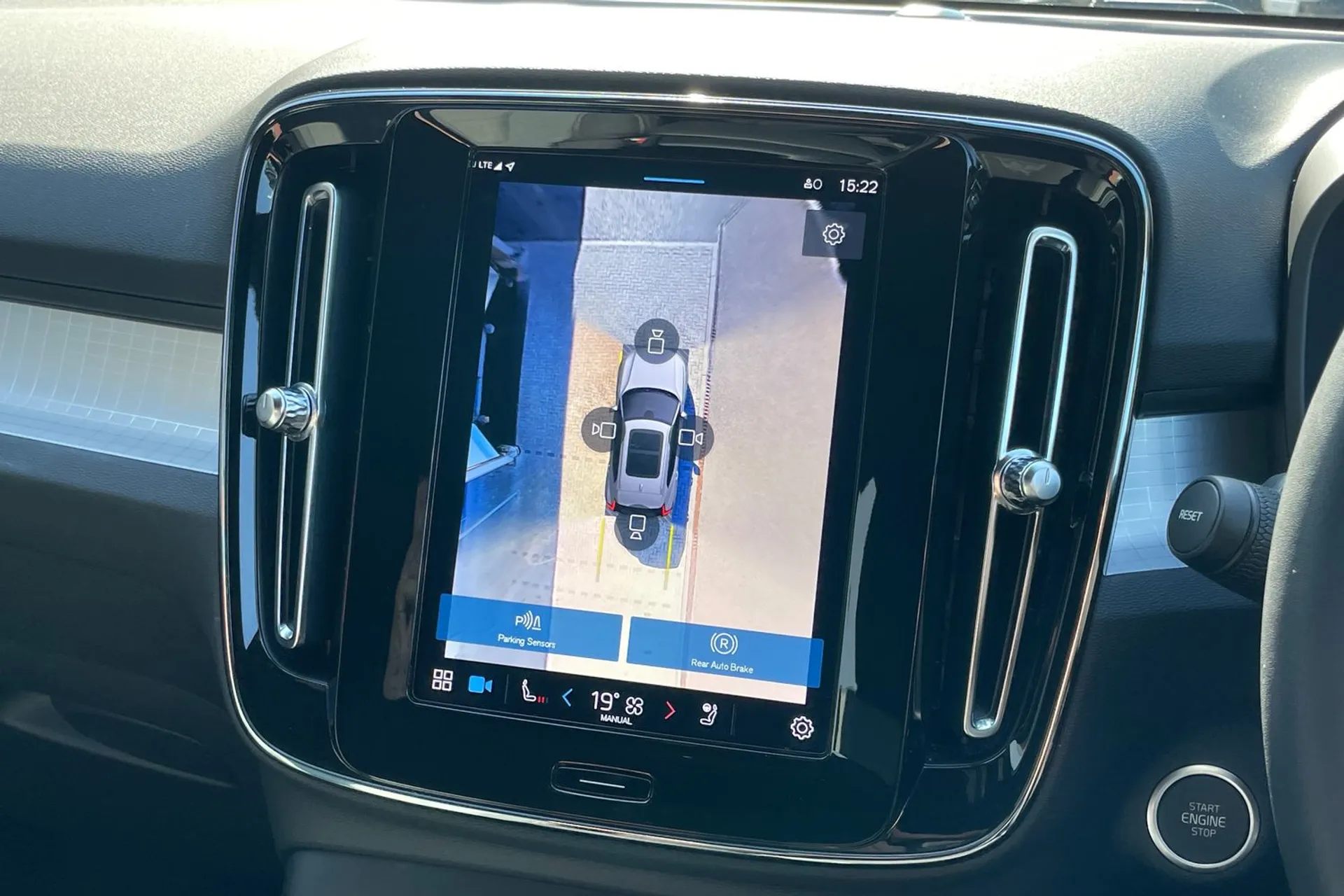 Volvo XC40 thumbnail image number 4